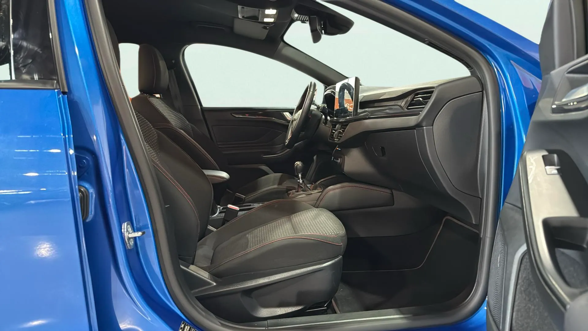 Ford Focus 1.0 EcoBoost MHEV Active - foto 24