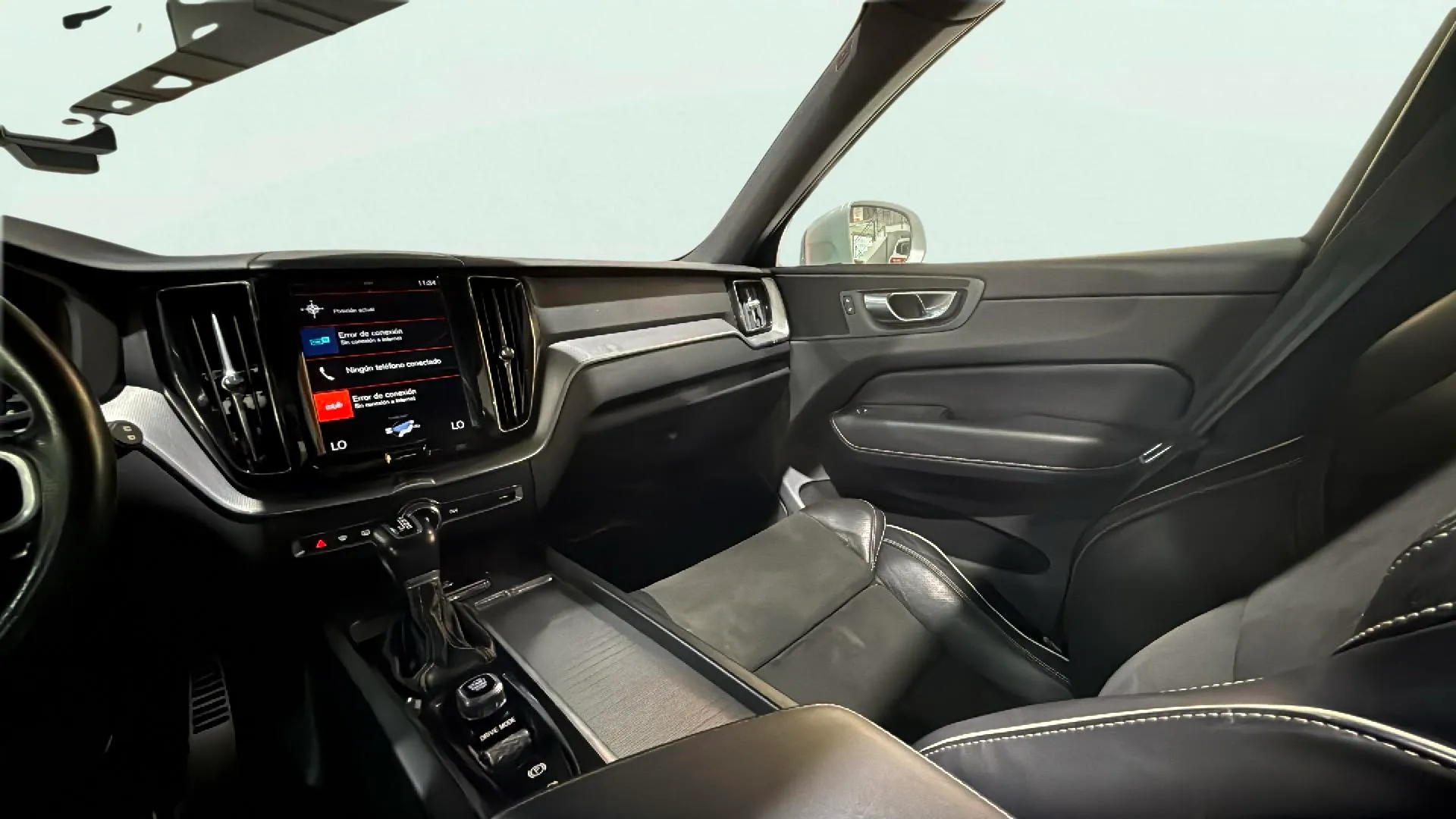 Volvo XC60 2.0 D4 R-Design - foto 16