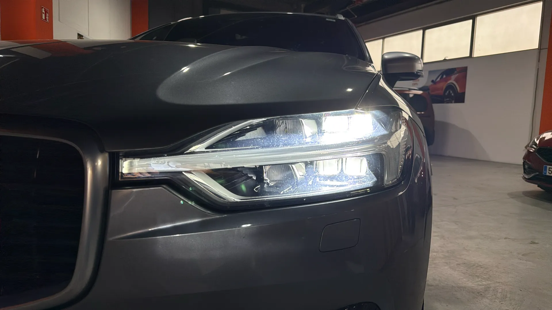 Volvo XC60 2.0 D4 R-Design - foto 21