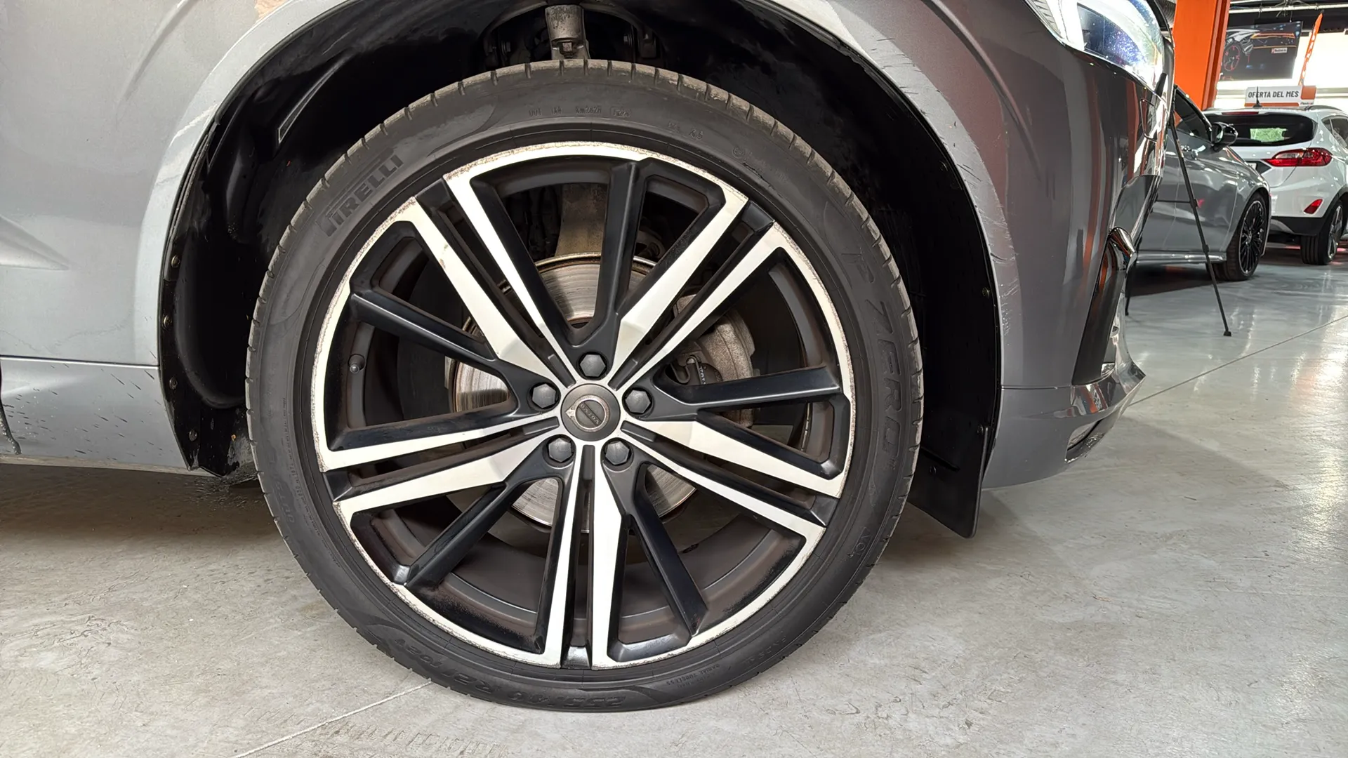 Volvo XC60 2.0 D4 R-Design - foto 25
