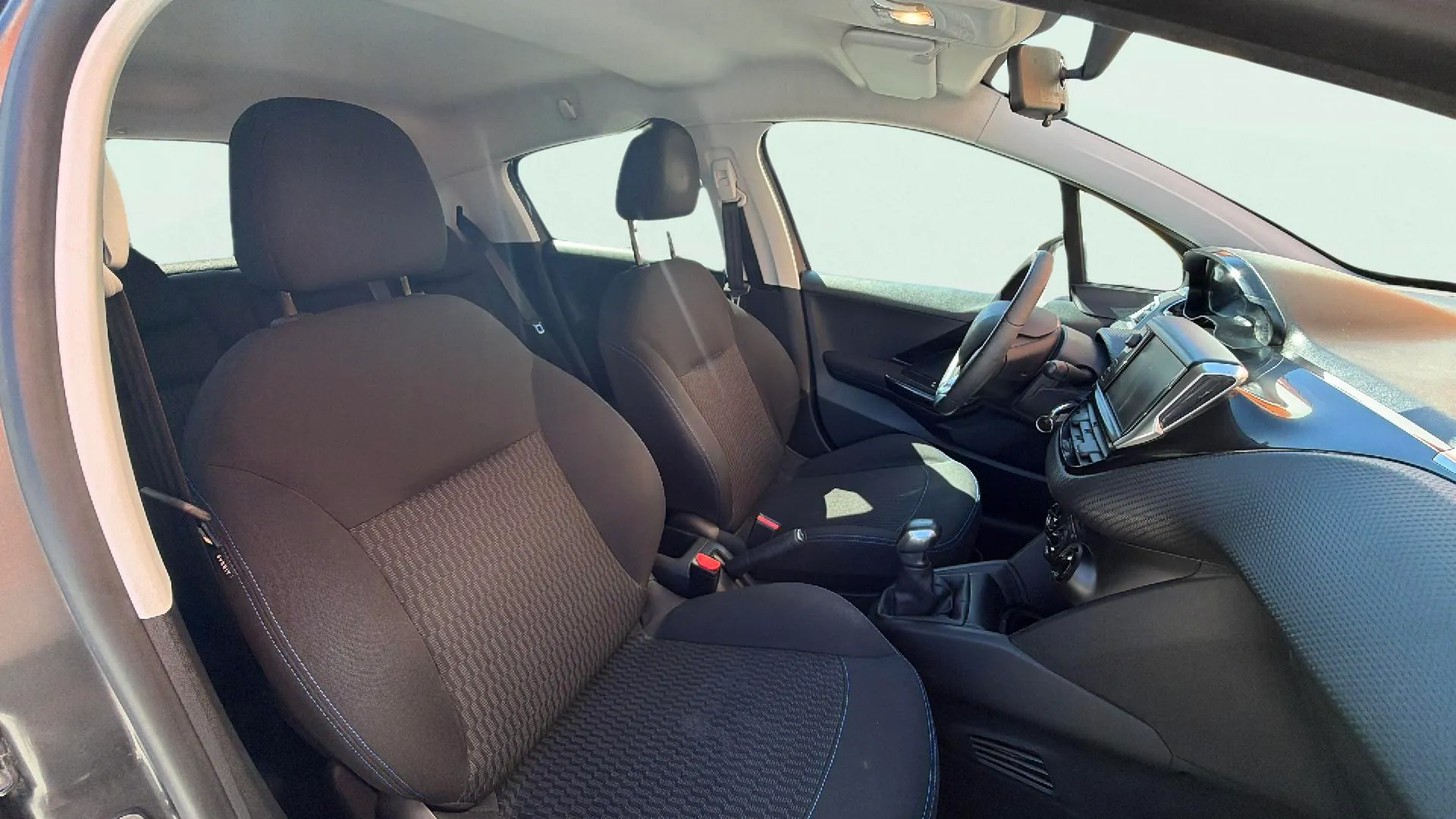 Peugeot 208 Signature BlueHDi - foto 15