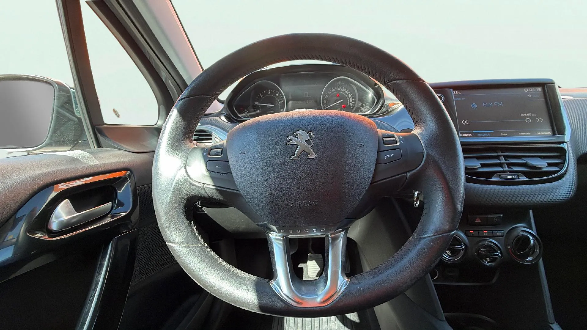Peugeot 208 Signature BlueHDi - foto 10