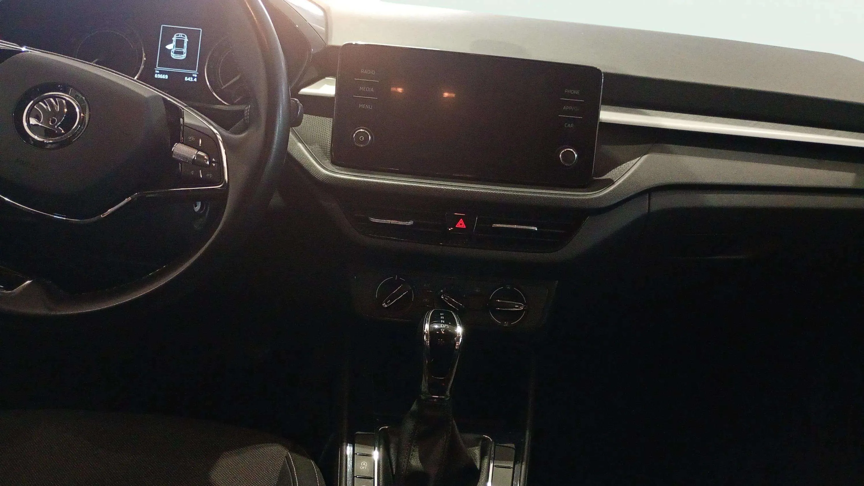 Škoda Fabia 1.0 TSI DSG Ambition - foto 9
