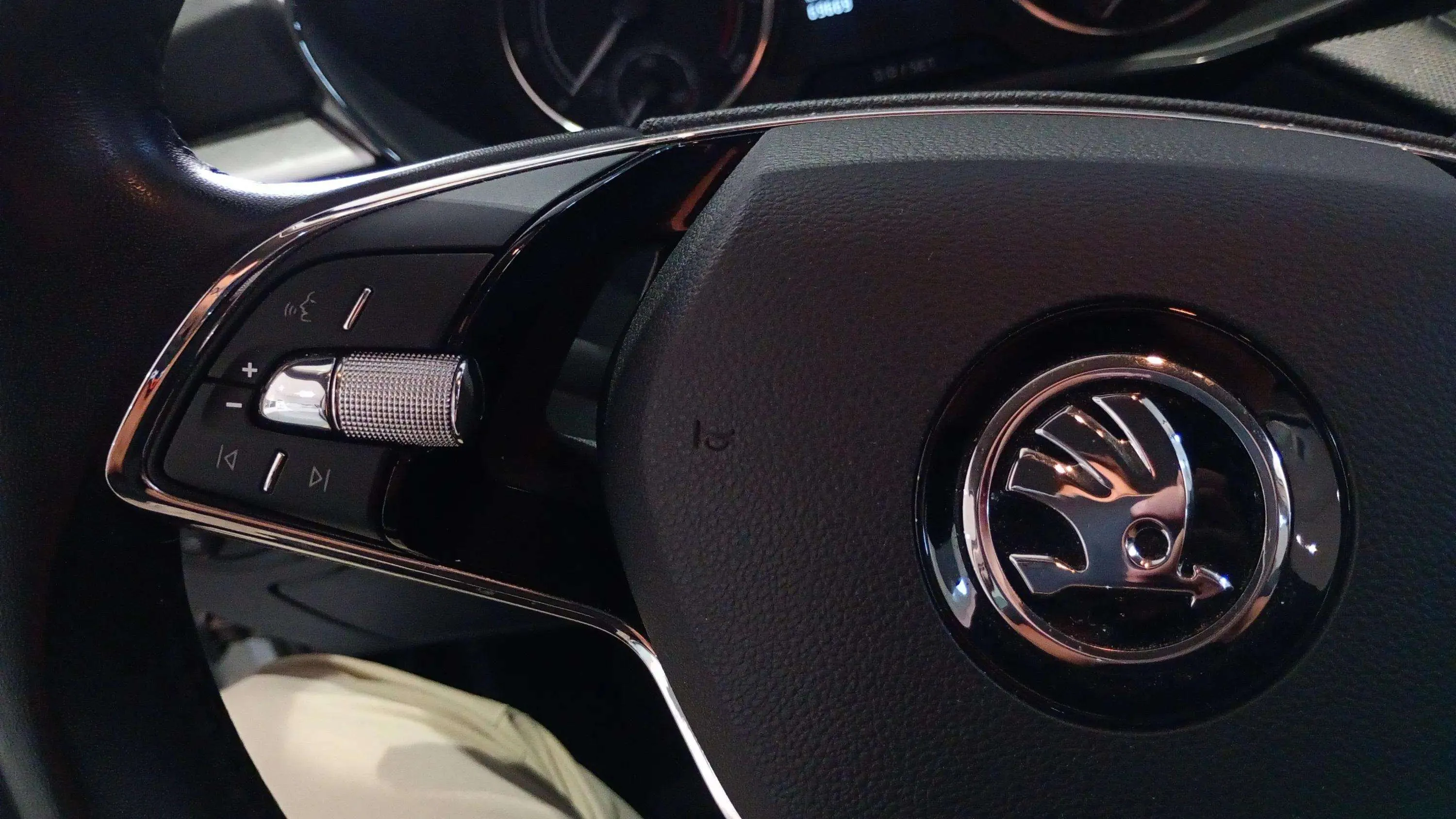 Škoda Fabia 1.0 TSI DSG Ambition - foto 13