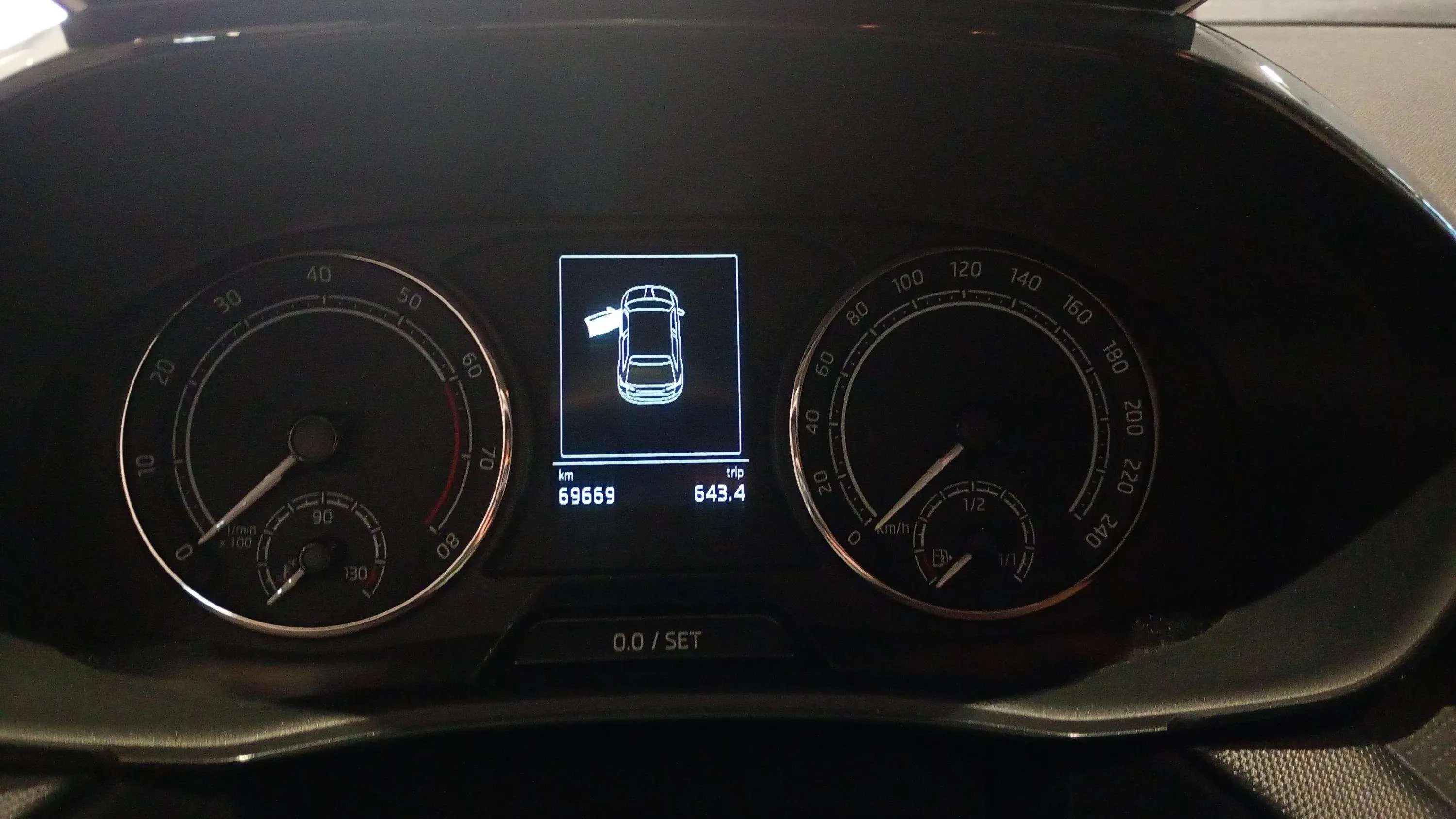 Škoda Fabia 1.0 TSI DSG Ambition - foto 6