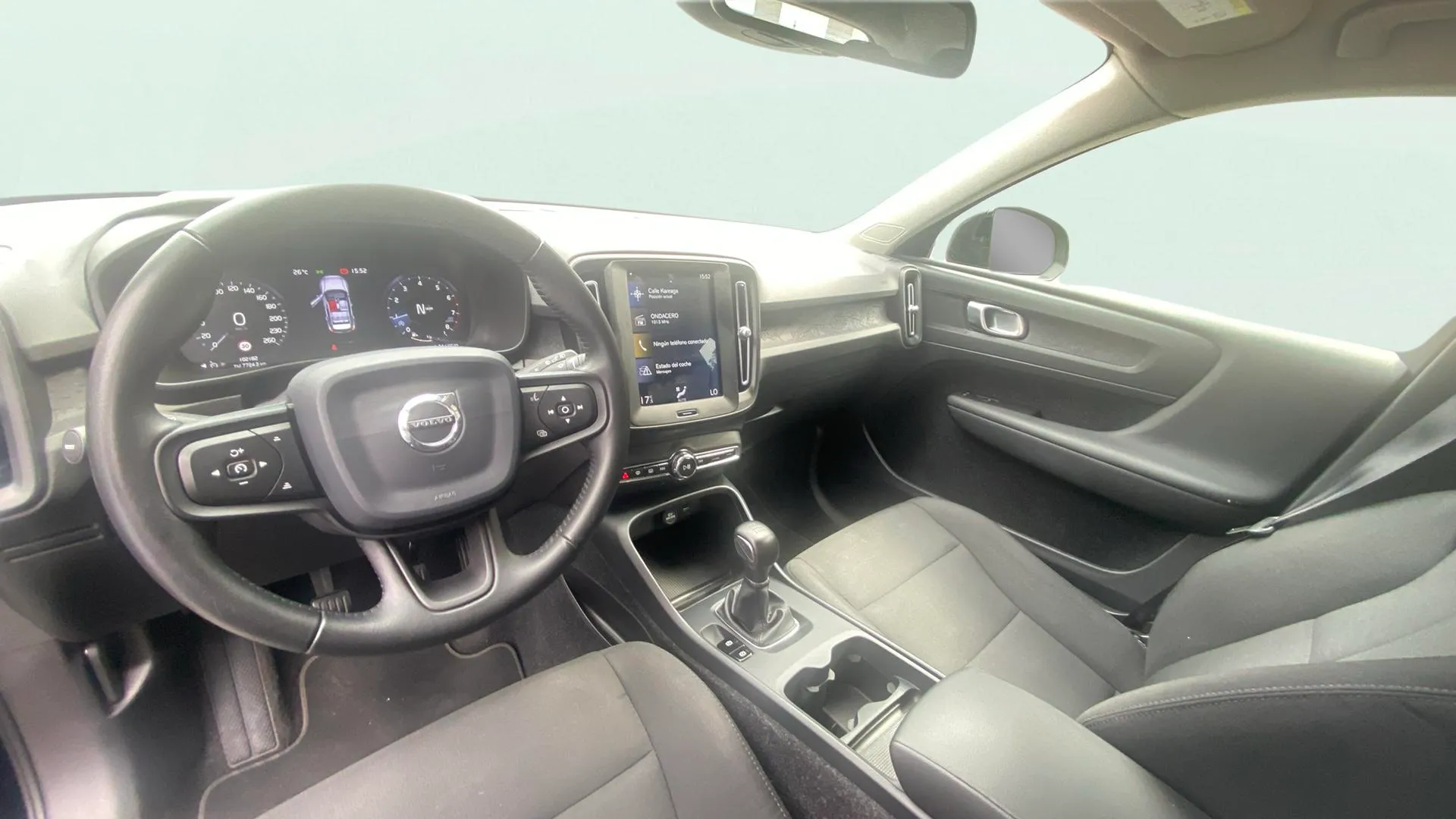 Volvo XC40 1.5 T3 Momentum - foto 12
