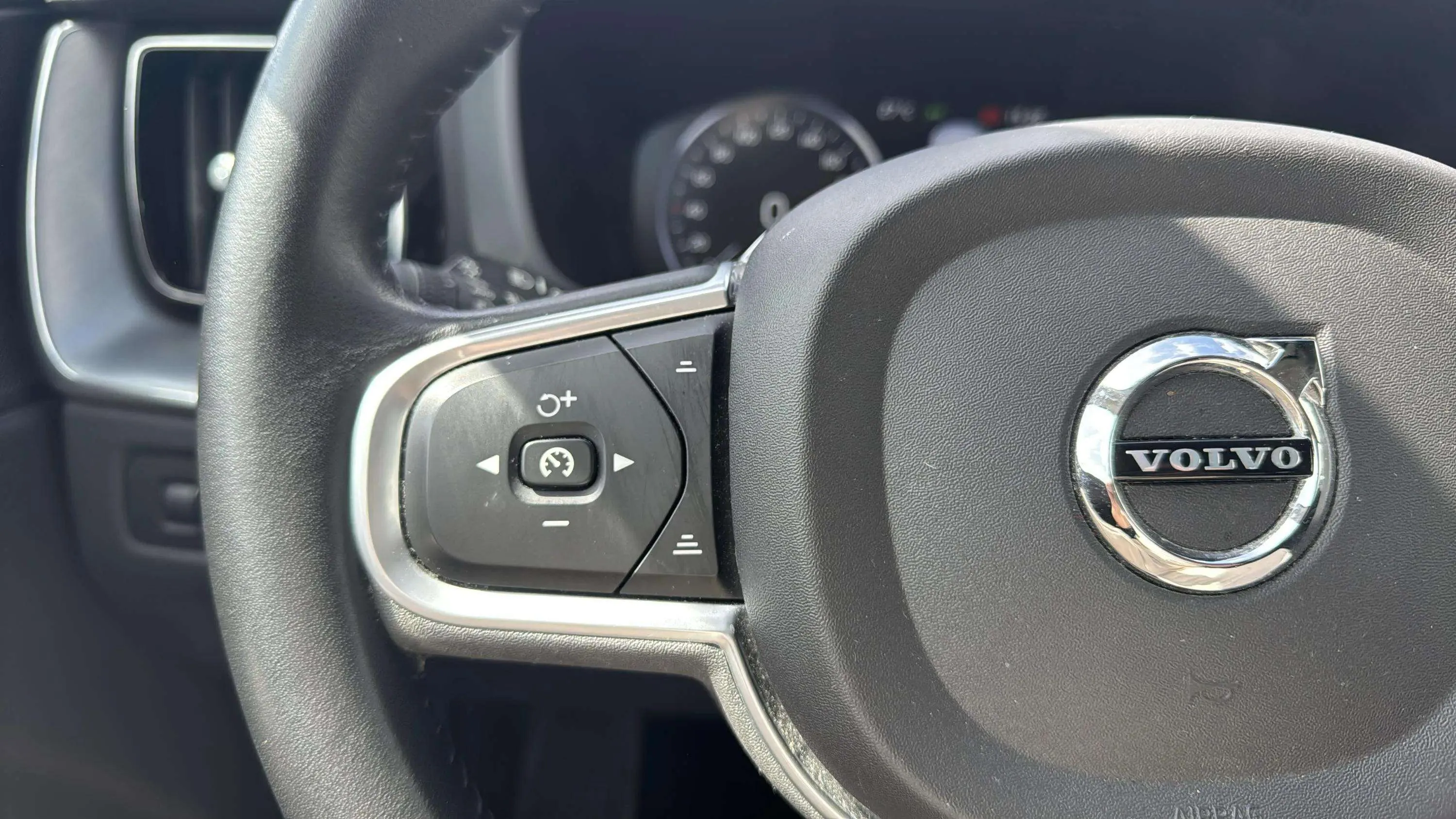 Volvo XC60 2.0 B4 D4 AWD Momentum - foto 18