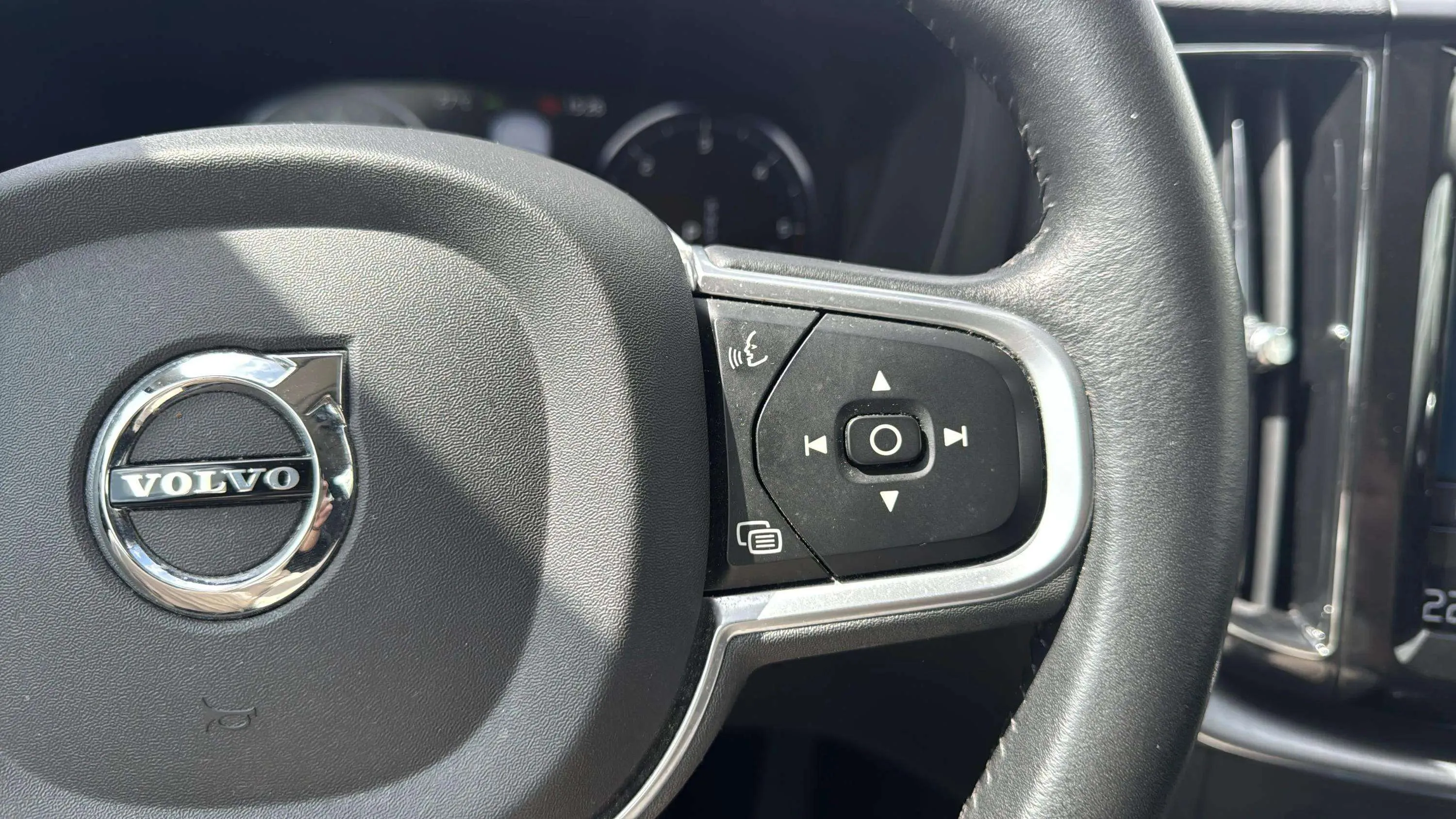 Volvo XC60 2.0 B4 D4 AWD Momentum - foto 19
