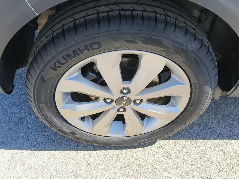 Kia Stonic 1.0 T-GDi MHEV iMT Drive Plus - foto 40