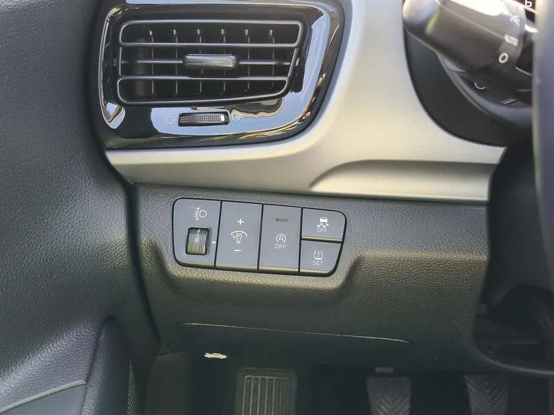 Kia Stonic 1.0 T-GDi MHEV iMT Drive Plus - foto 28