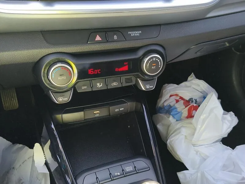 Kia Stonic 1.0 T-GDi MHEV iMT Drive Plus - foto 12