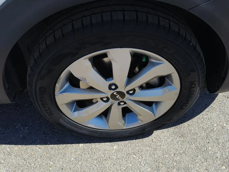 Kia Stonic 1.0 T-GDi MHEV iMT Drive Plus - foto 41