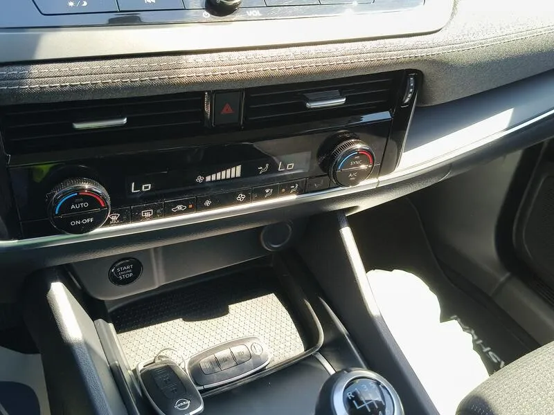 Nissan Qashqai DIG-T mHEV 4x2 Acenta - foto 12
