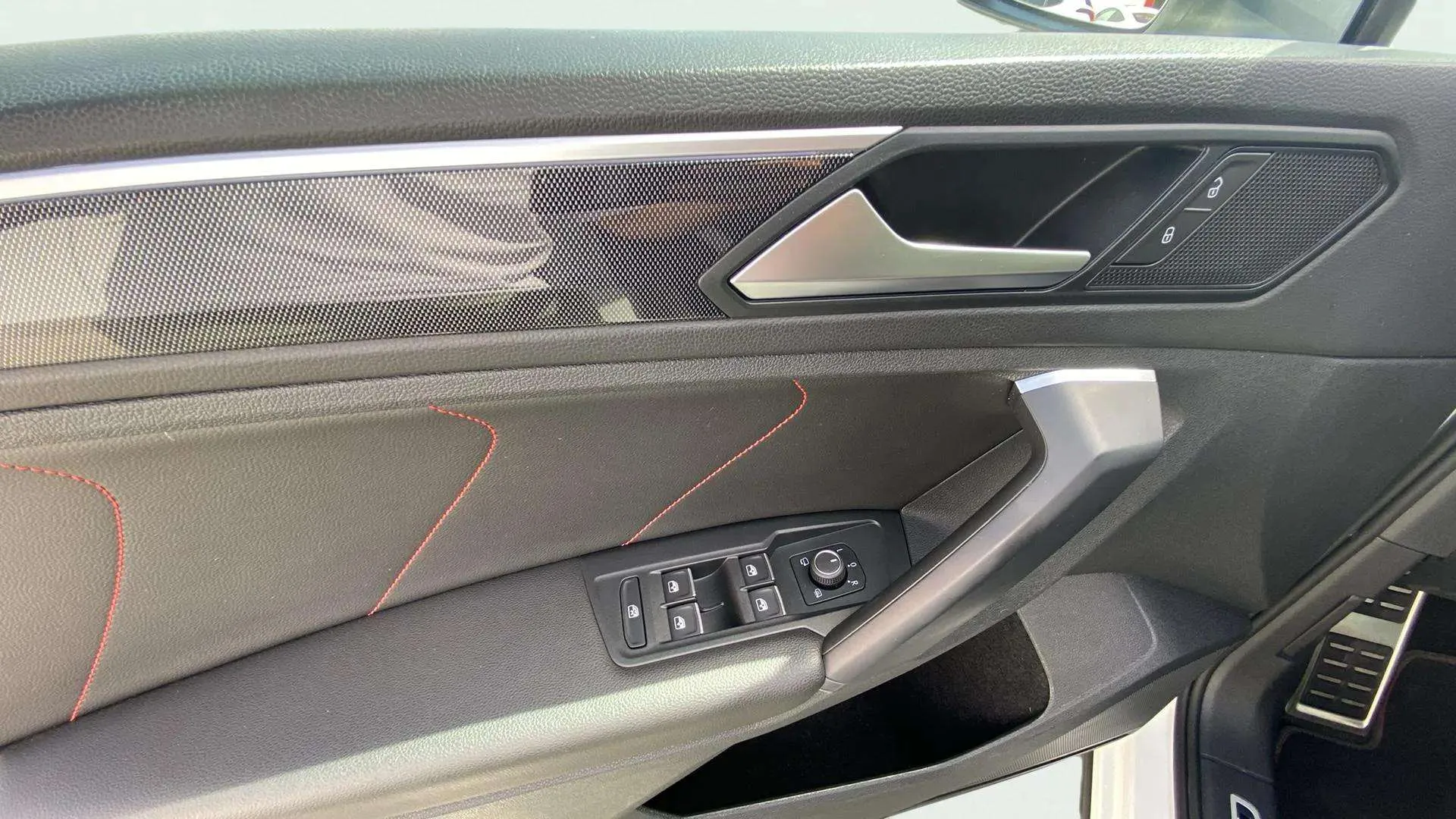 Volkswagen Tiguan Urban Sport 2.0 TDI DSG - foto 19