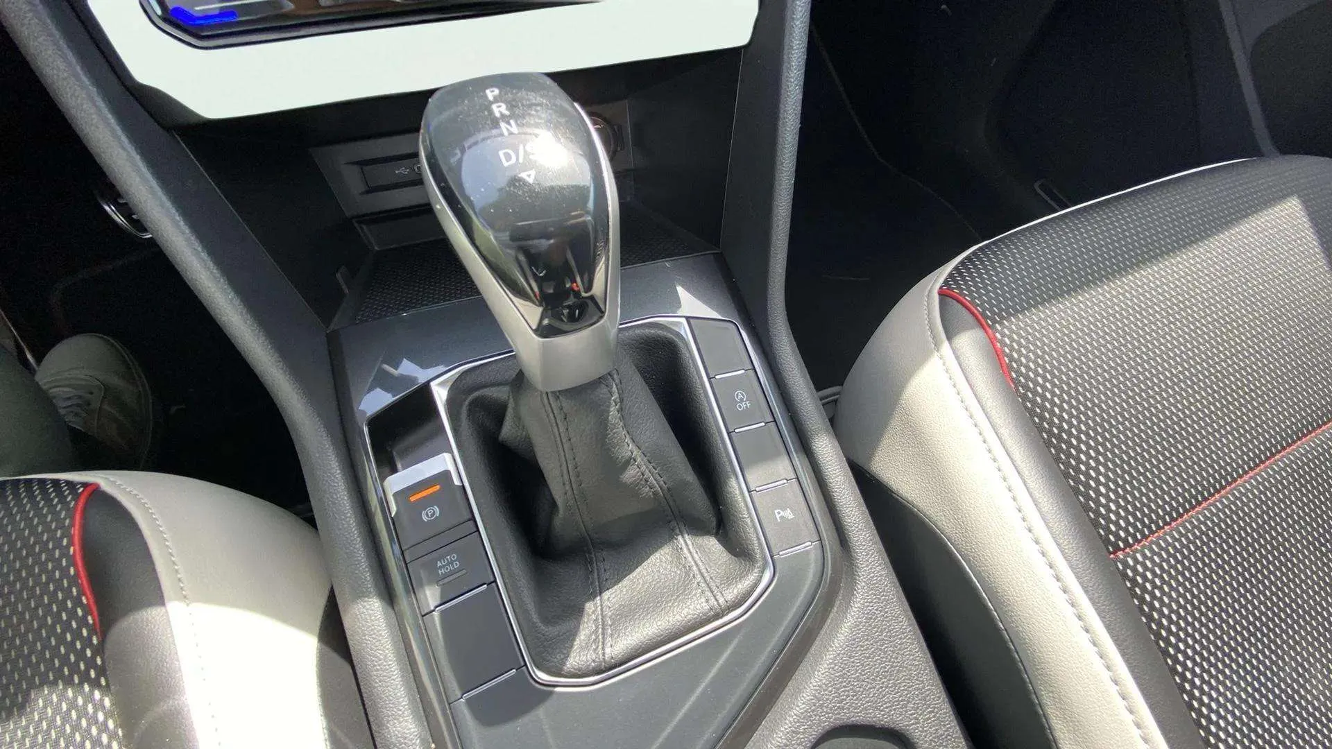 Volkswagen Tiguan Urban Sport 2.0 TDI DSG - foto 21