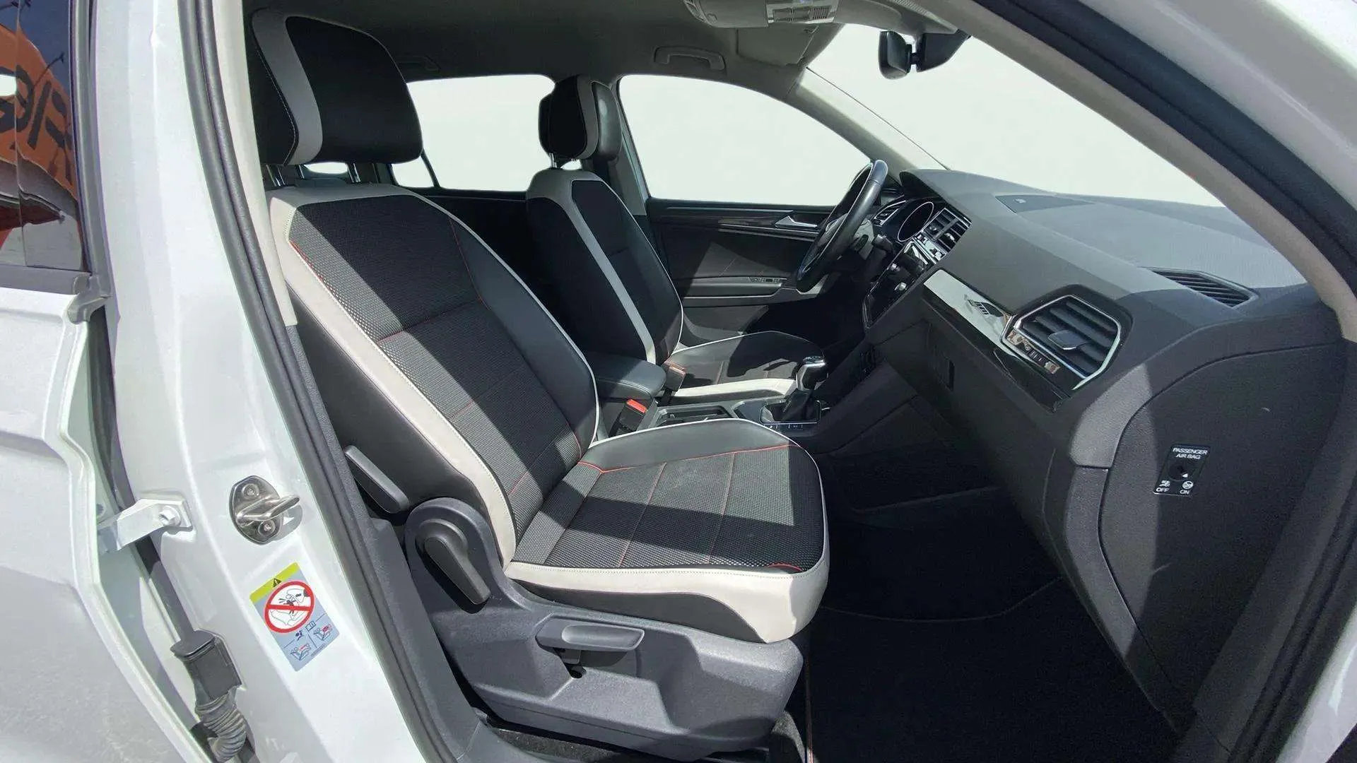 Volkswagen Tiguan Urban Sport 2.0 TDI DSG - foto 17