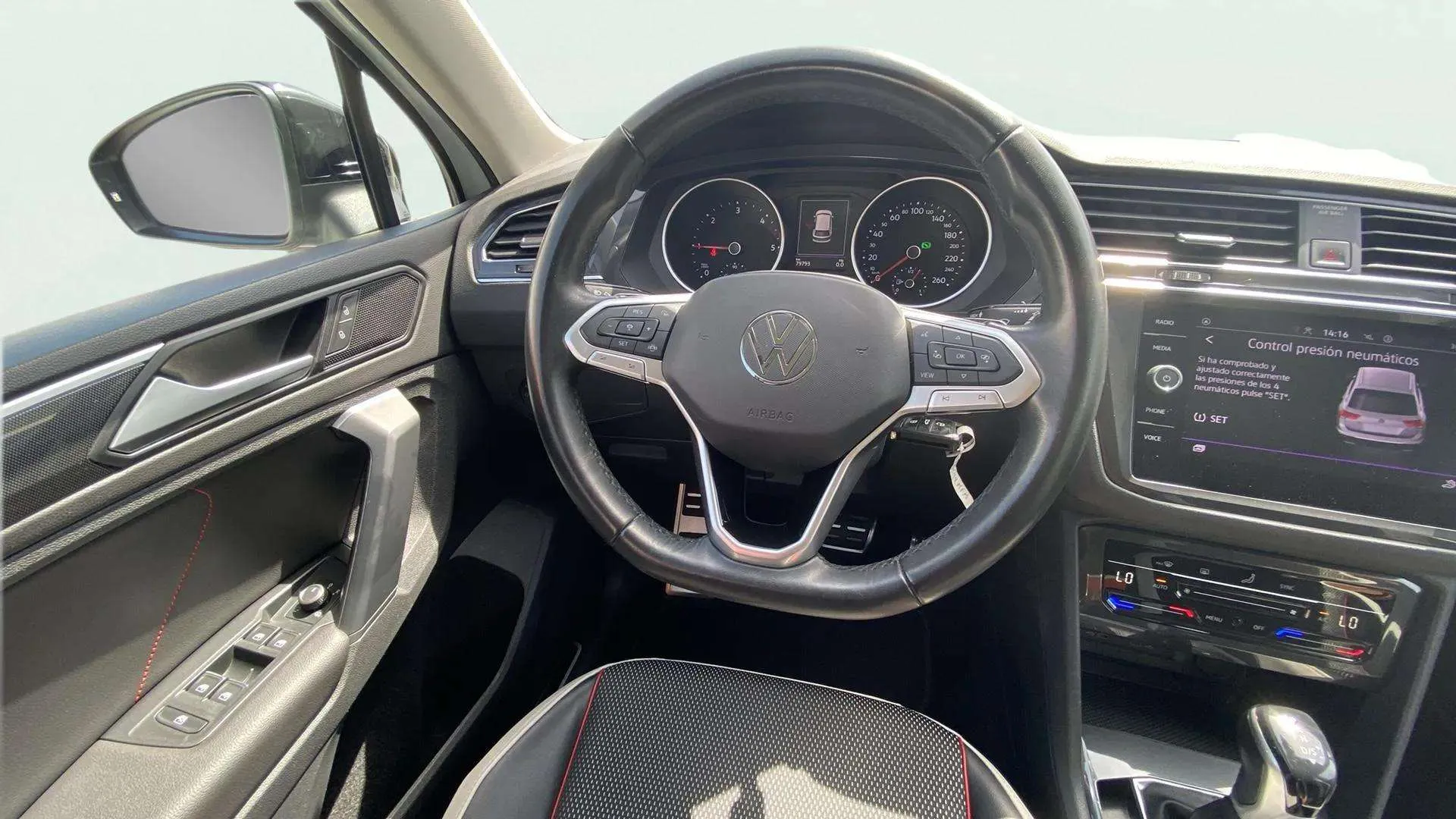 Volkswagen Tiguan Urban Sport 2.0 TDI DSG - foto 13