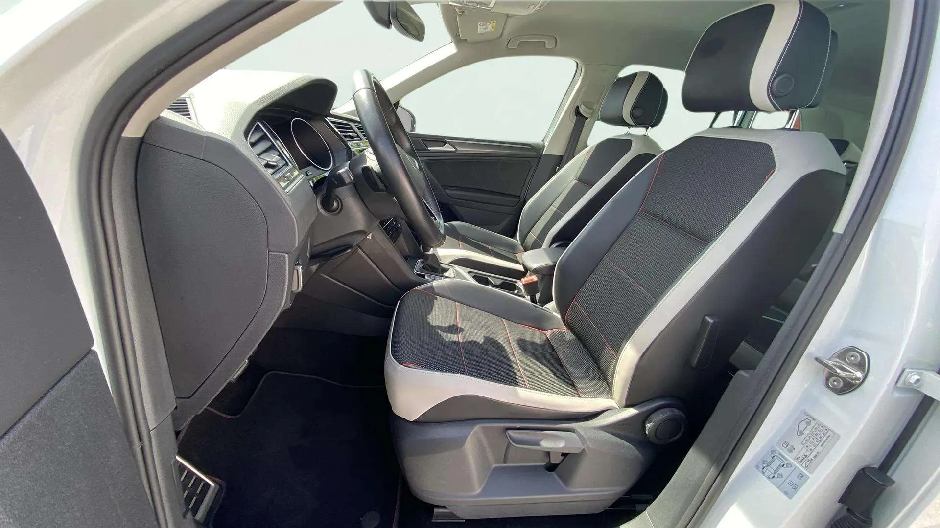 Volkswagen Tiguan Urban Sport 2.0 TDI DSG - foto 15