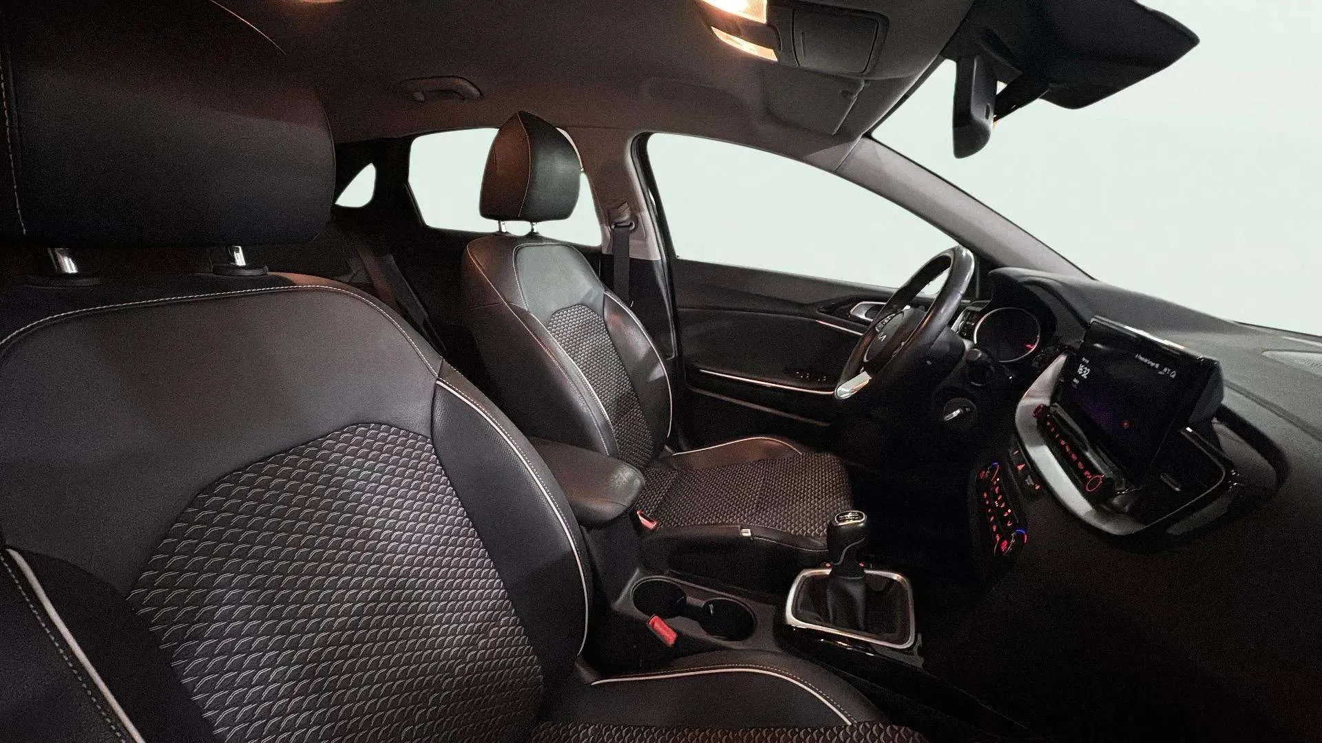 Kia Ceed 1.0 T-GDi Tech - foto 12