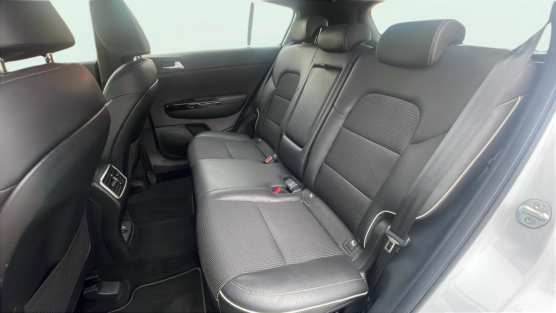 Kia Sportage 1.6 T-GDi GT Line Ess DCT Pack 4x4 - foto 28