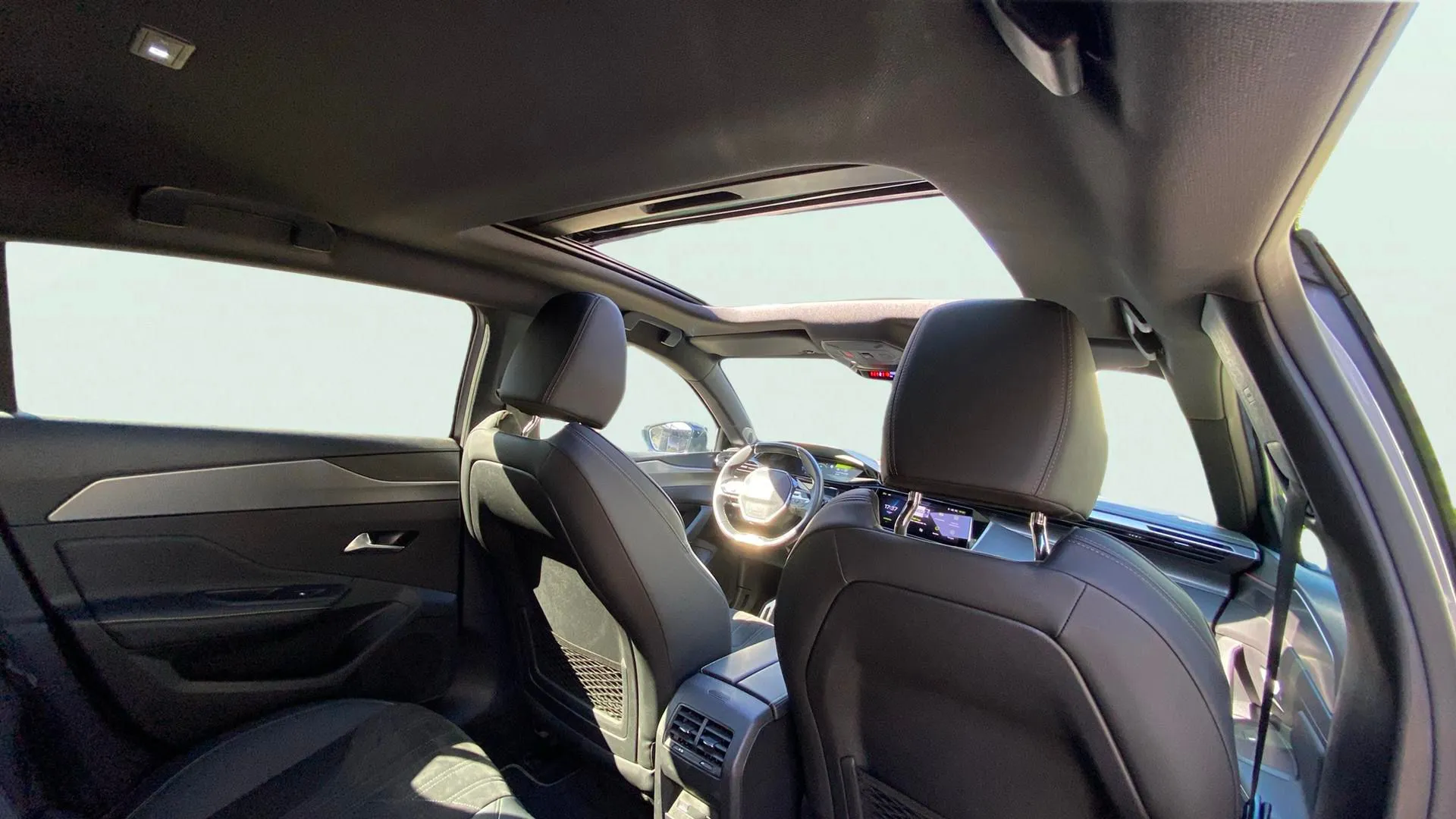 Peugeot 308 GT Hybrid 180 eEAT8 - foto 24