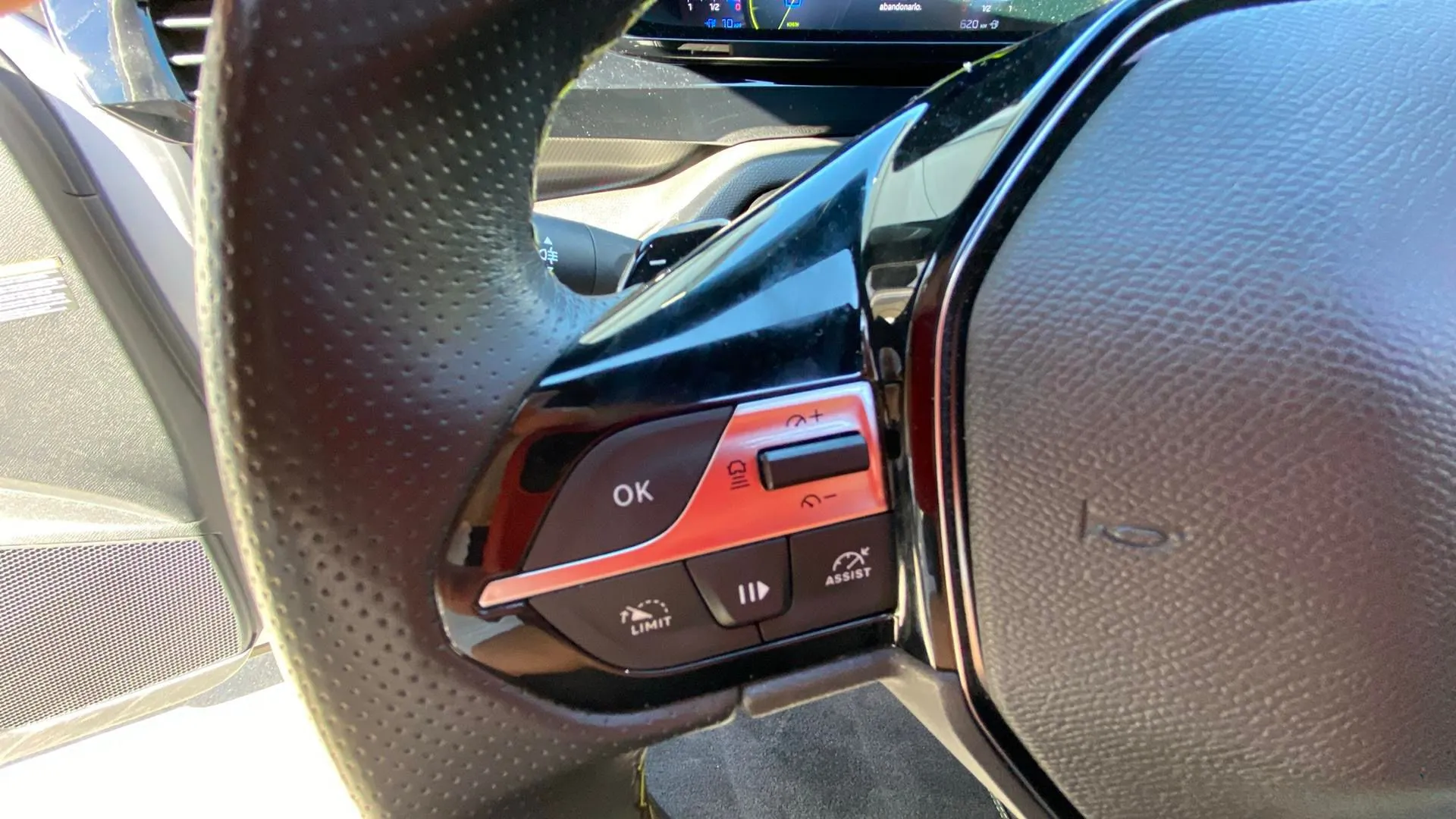 Peugeot 308 GT Hybrid 180 eEAT8 - foto 11
