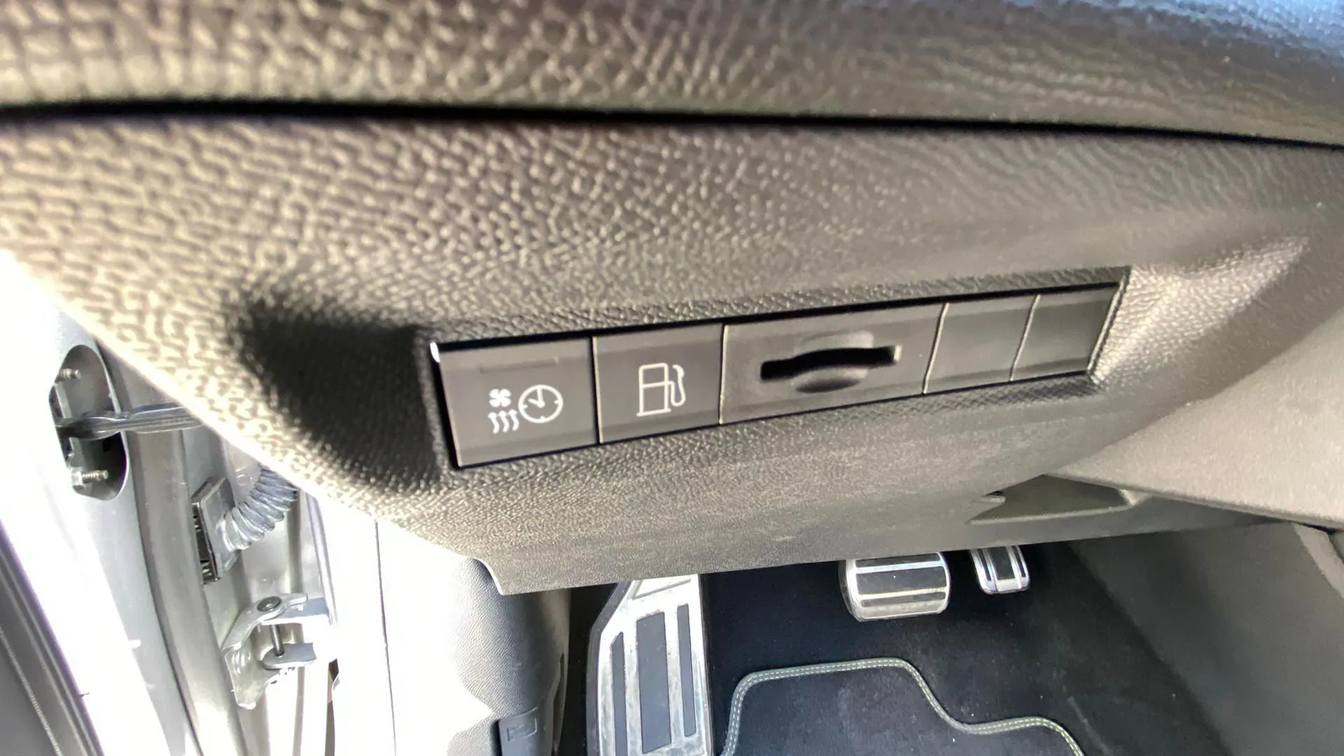 Peugeot 308 GT Hybrid 180 eEAT8 - foto 17