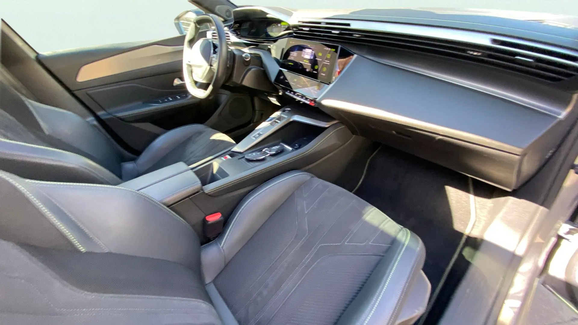 Peugeot 308 GT Hybrid 180 eEAT8 - foto 21