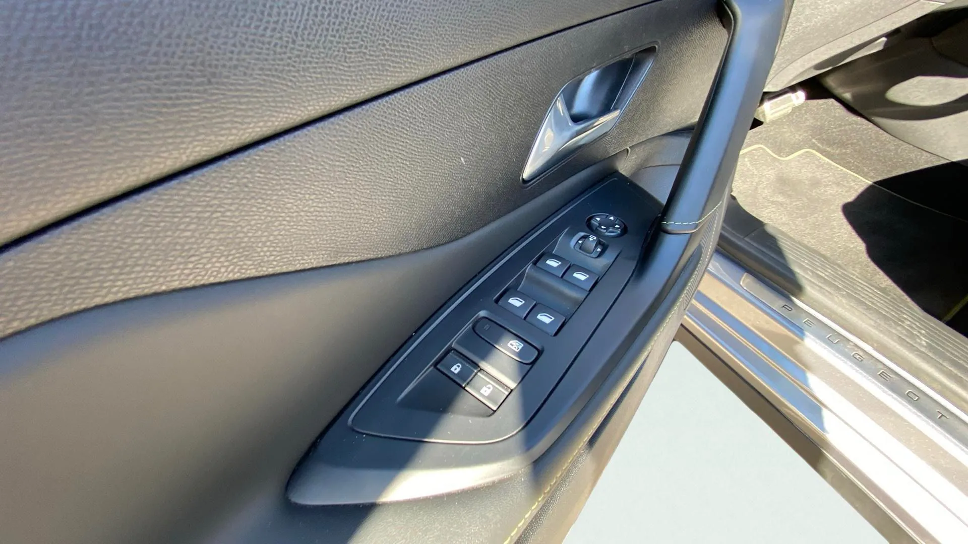 Peugeot 308 GT Hybrid 180 eEAT8 - foto 18