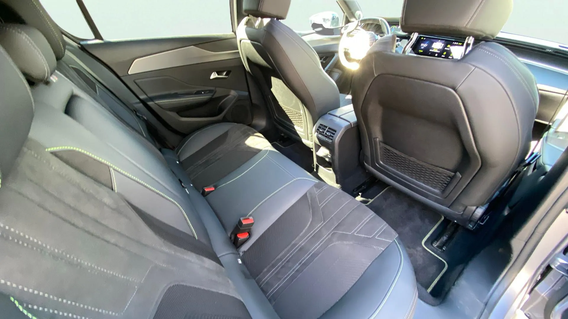 Peugeot 308 GT Hybrid 180 eEAT8 - foto 22