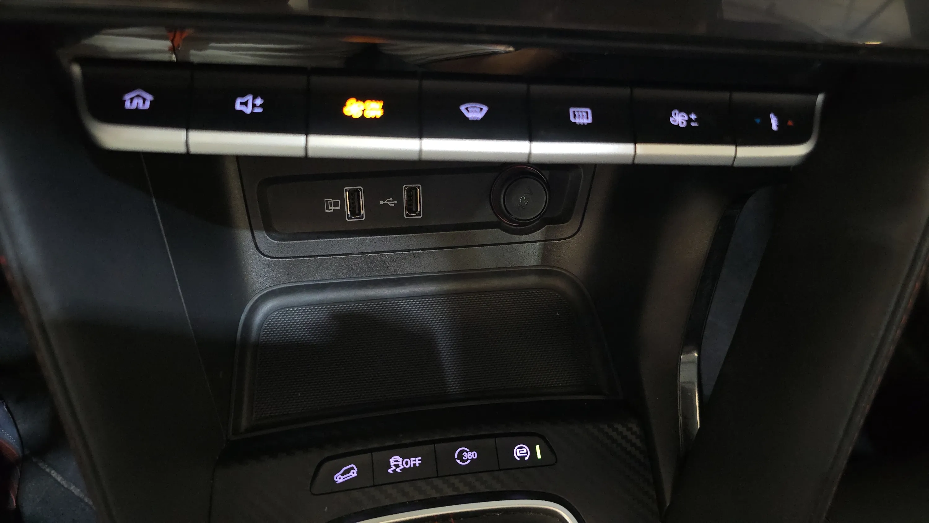 MG ZS 1.0T Luxury - foto 24