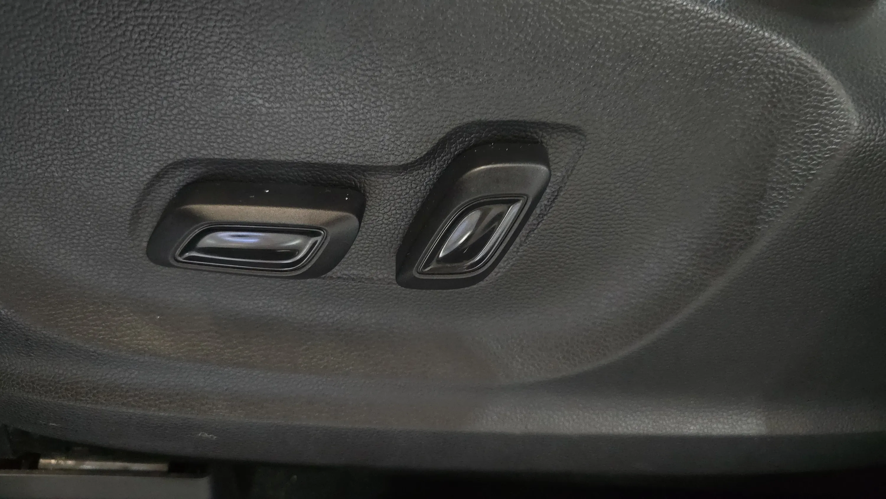 MG ZS 1.0T Luxury - foto 28