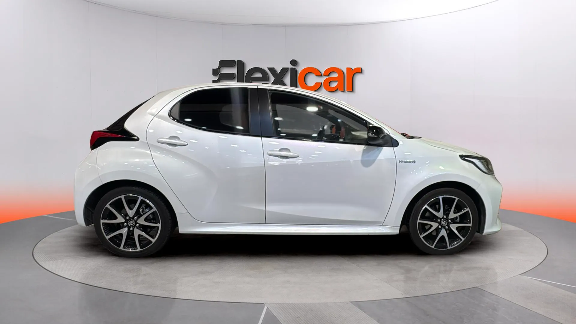 Toyota Yaris 1.5 120H Active Tech - foto 8