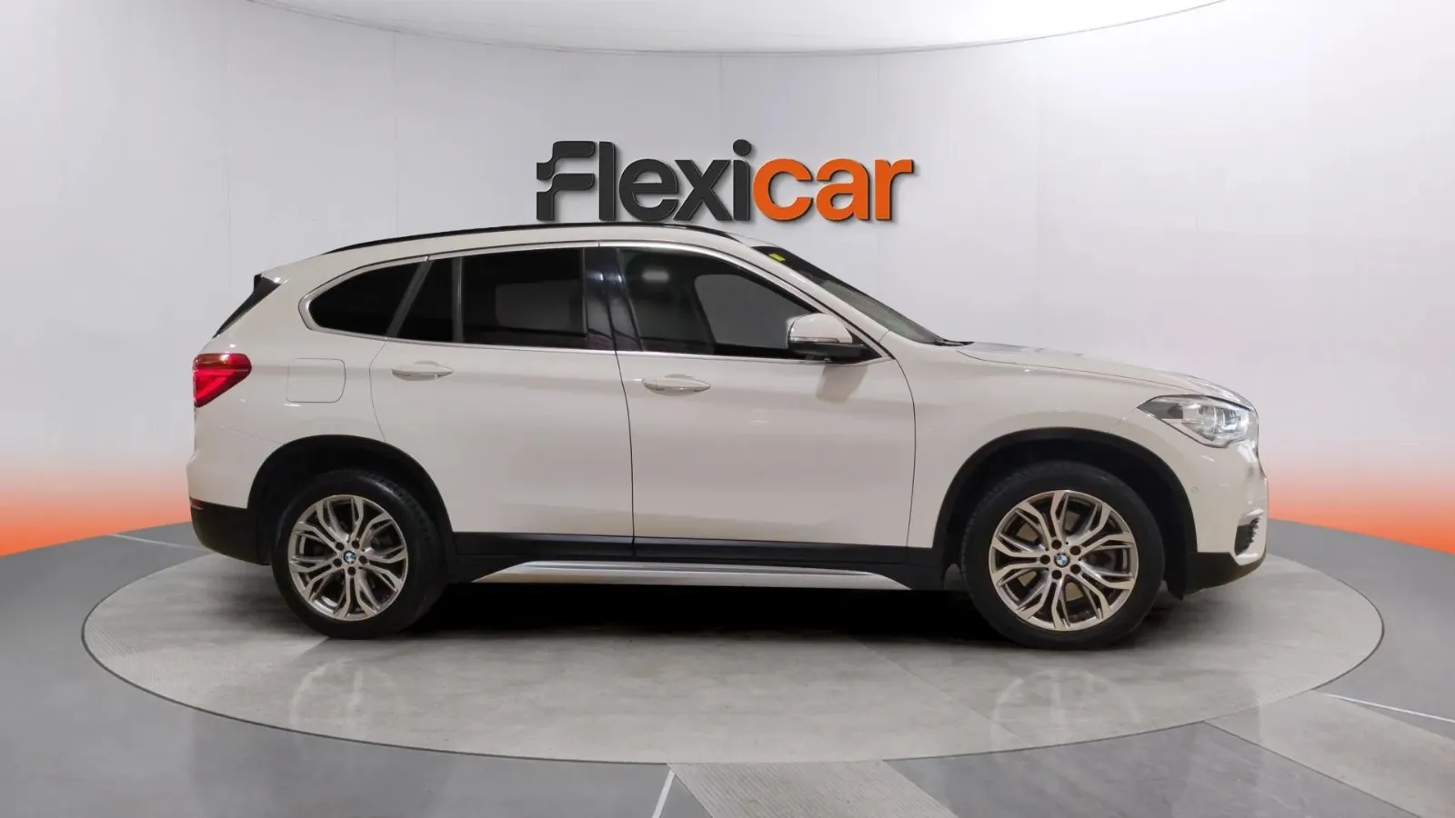 BMW X1 sDrive20dA - foto 8