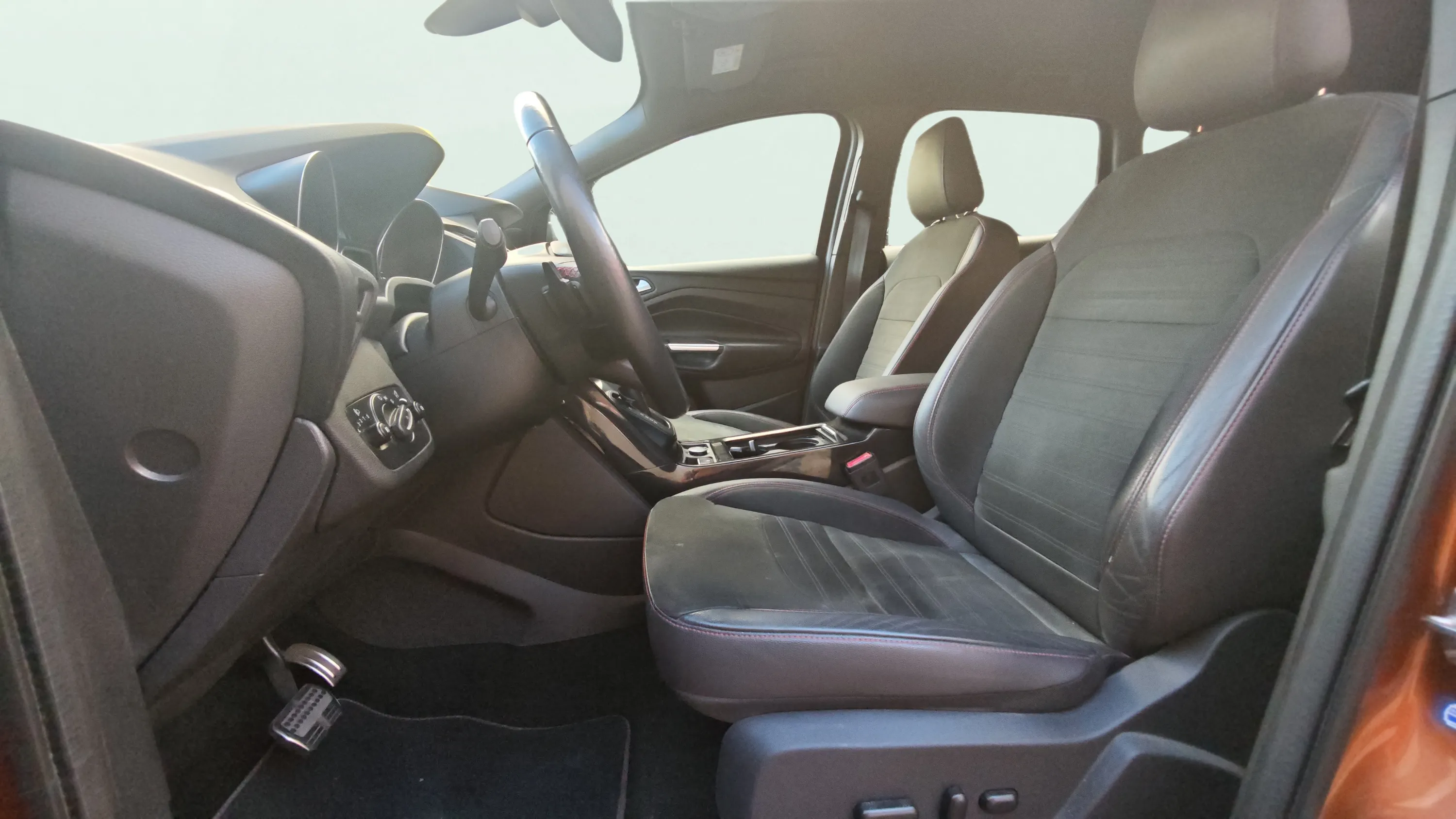 Ford Kuga 2.0 TDCi 4x4 ST-Line Powers. - foto 7