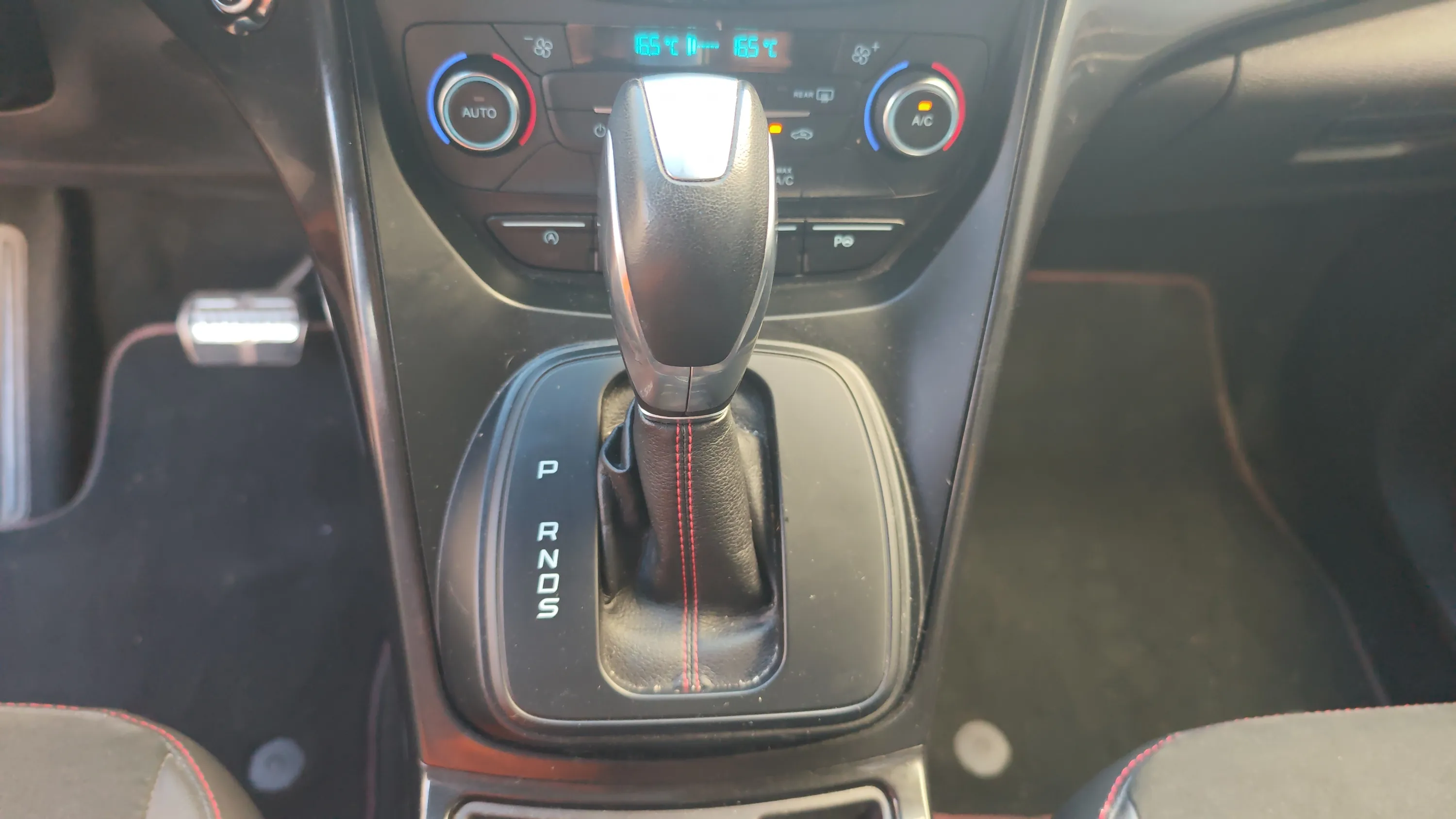 Ford Kuga 2.0 TDCi 4x4 ST-Line Powers. - foto 9