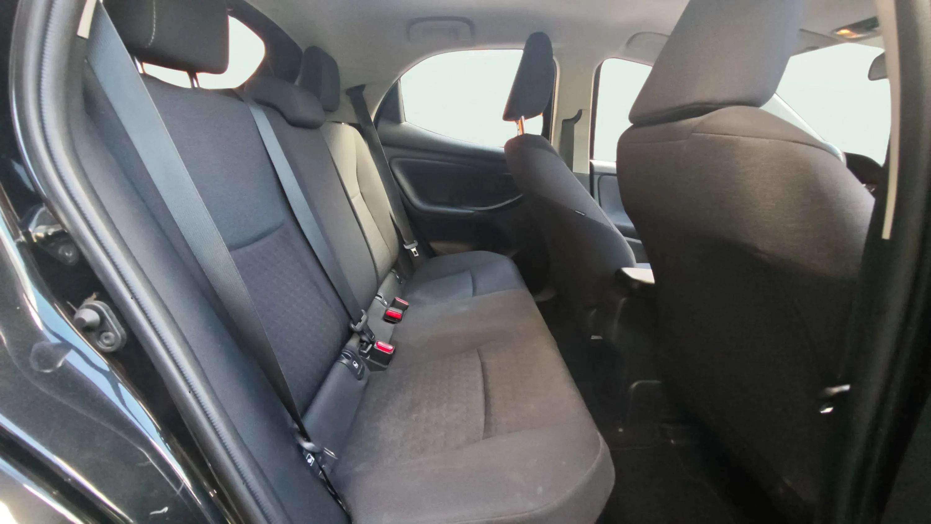 Toyota Yaris 1.5 120H Active Tech - foto 11