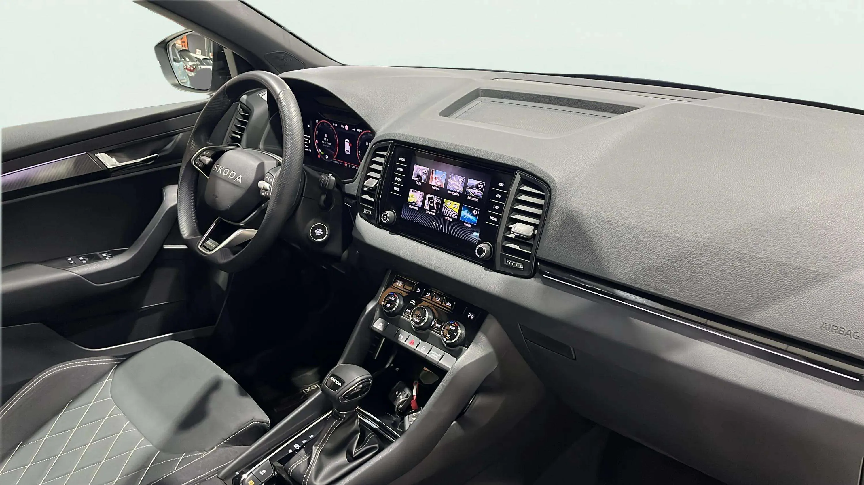 Škoda Karoq 1.5 TSI DSG ACT Sportline - foto 14