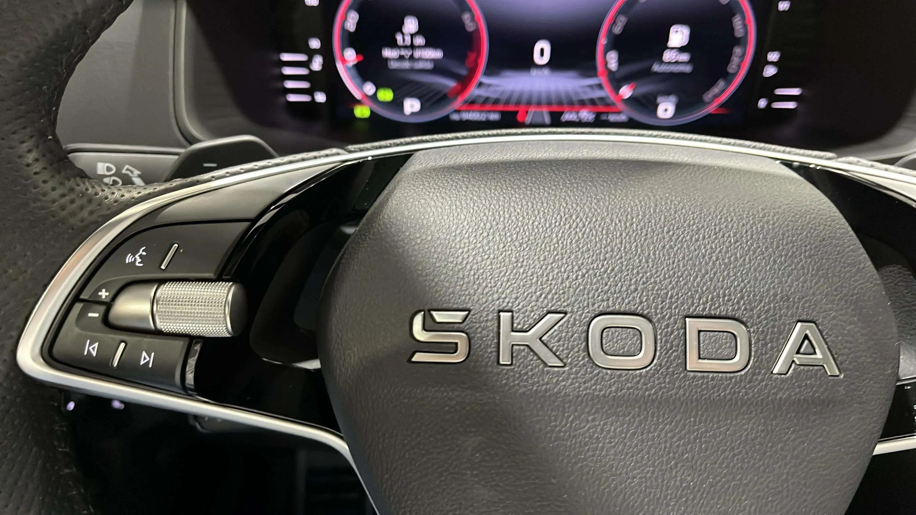 Škoda Karoq 1.5 TSI DSG ACT Sportline - foto 18