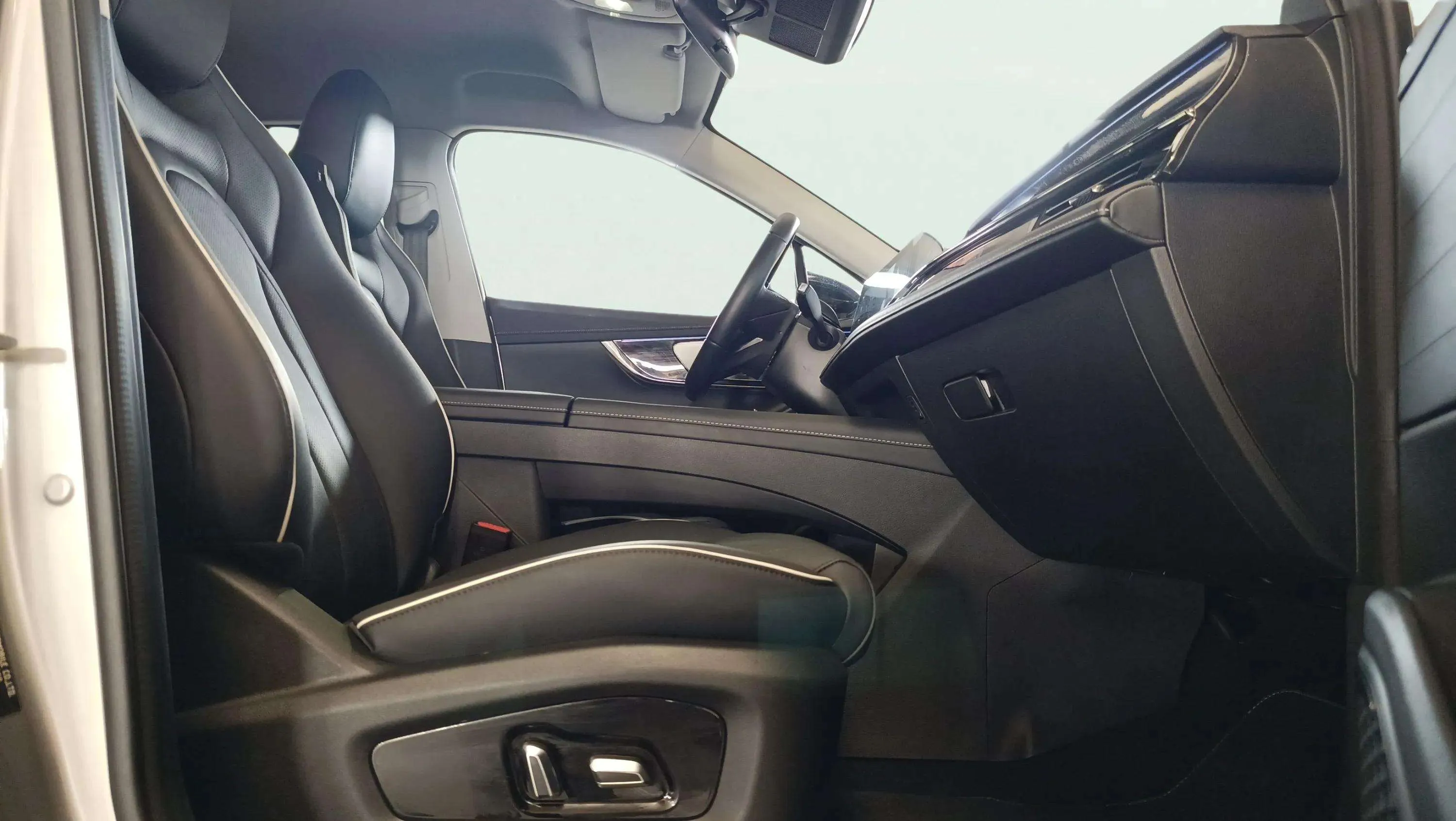 Omoda 5 Premium 1.6 T-GDi - foto 23