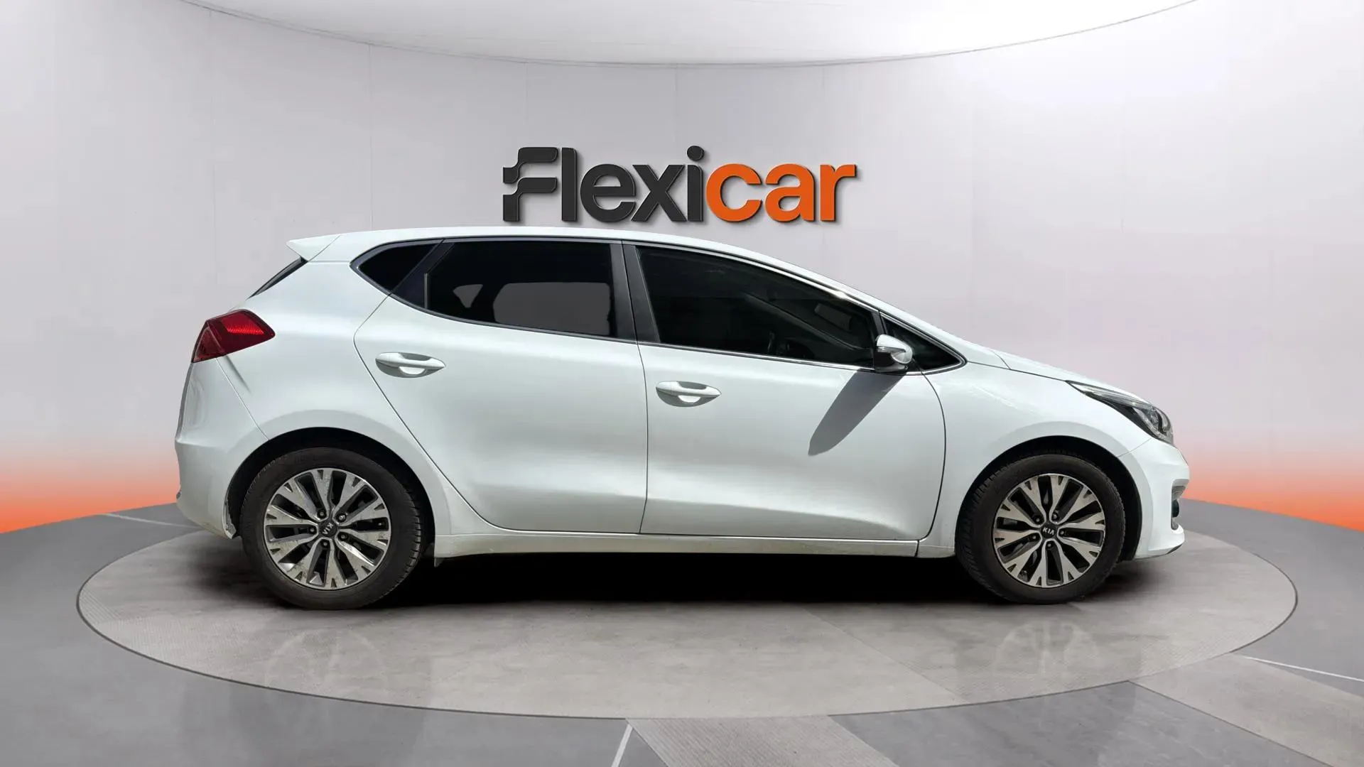 Kia Ceed 1.4 CRDi WGT Tech - foto 7