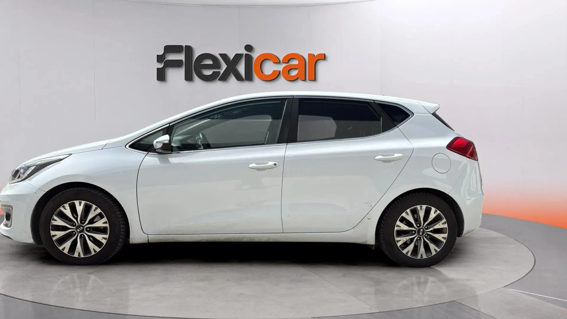 Kia Ceed 1.4 CRDi WGT Tech - foto 3