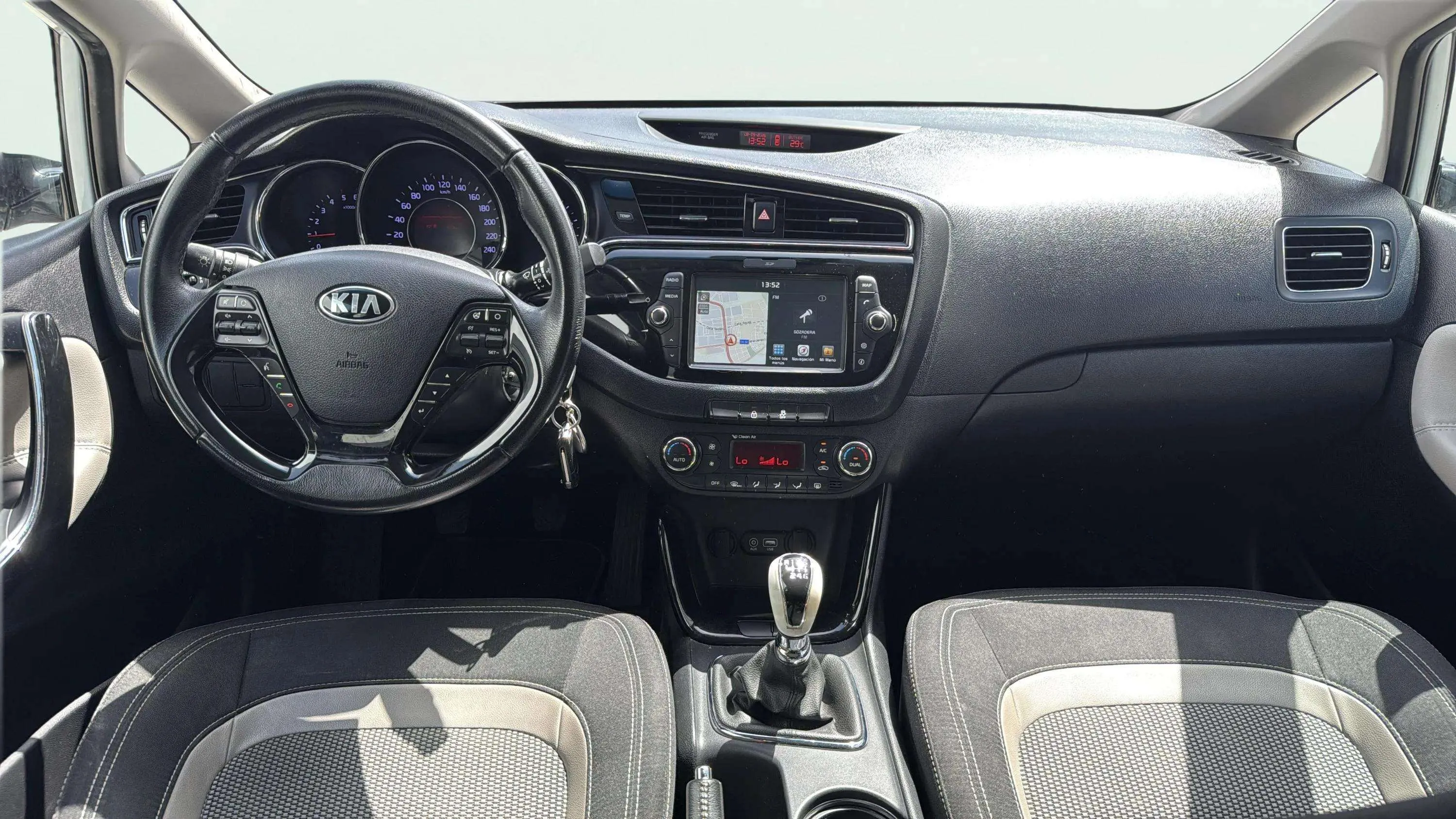 Kia Ceed 1.4 CRDi WGT Tech - foto 9