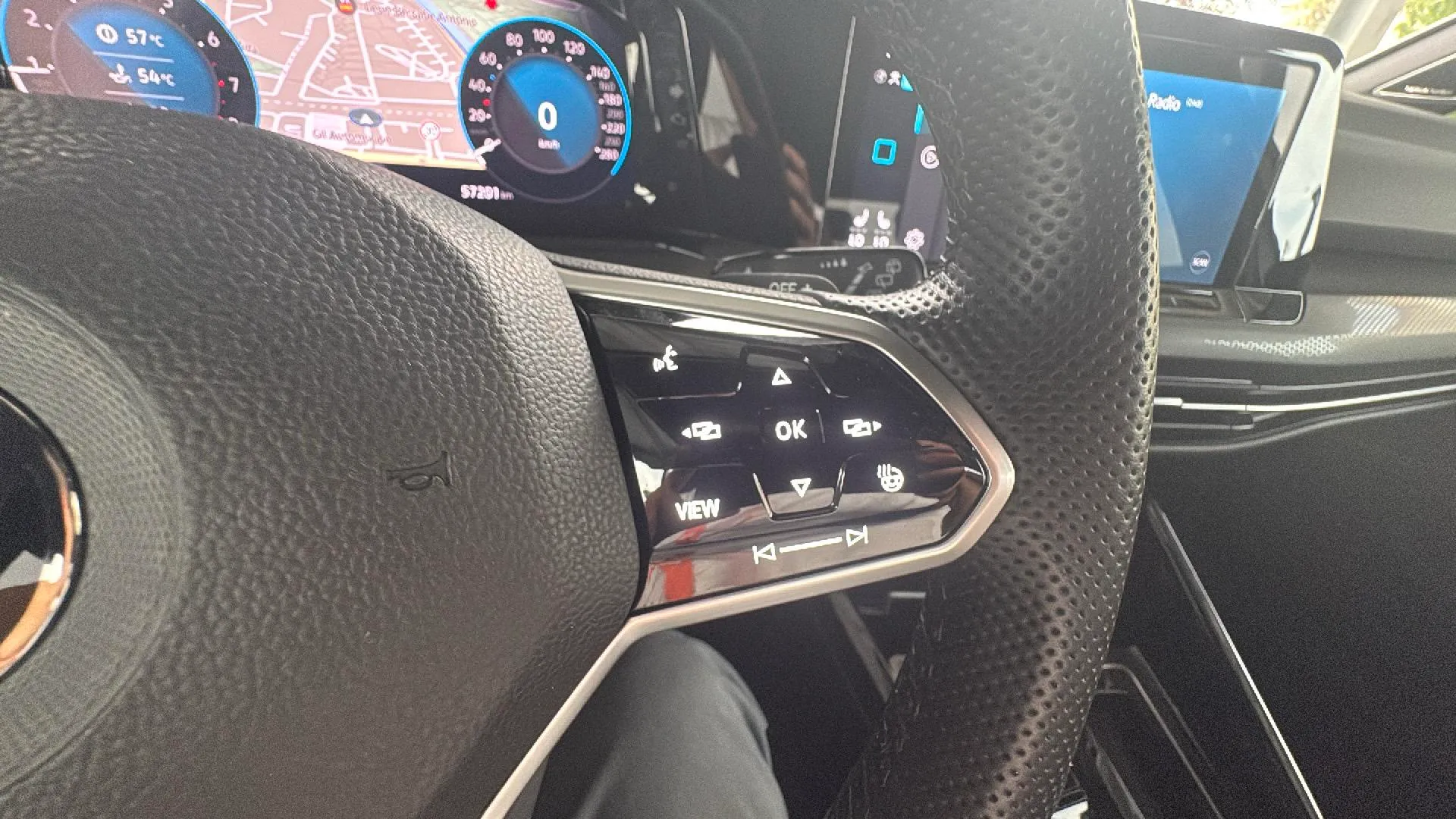Volkswagen Golf GTI 2.0 TSI DSG - foto 12