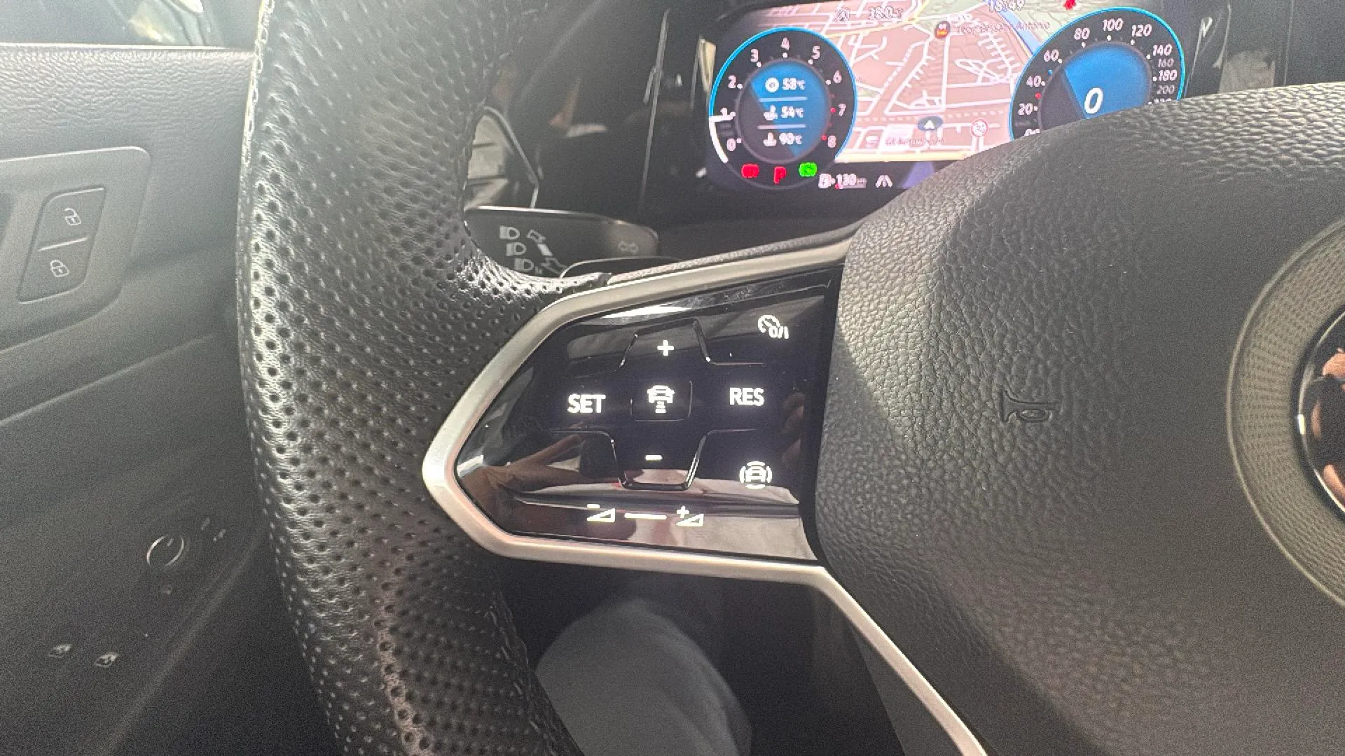 Volkswagen Golf GTI 2.0 TSI DSG - foto 13