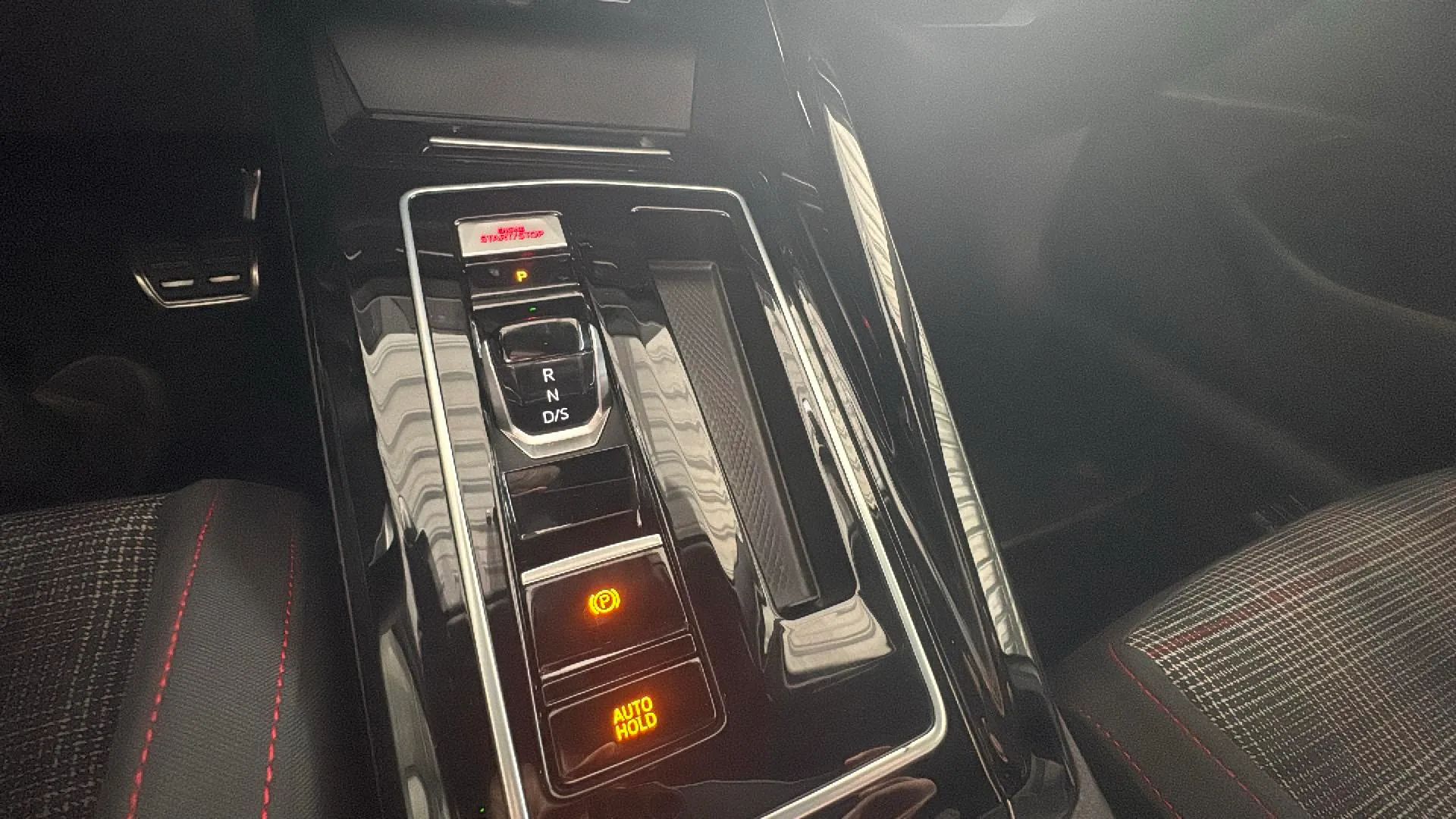 Volkswagen Golf GTI 2.0 TSI DSG - foto 23