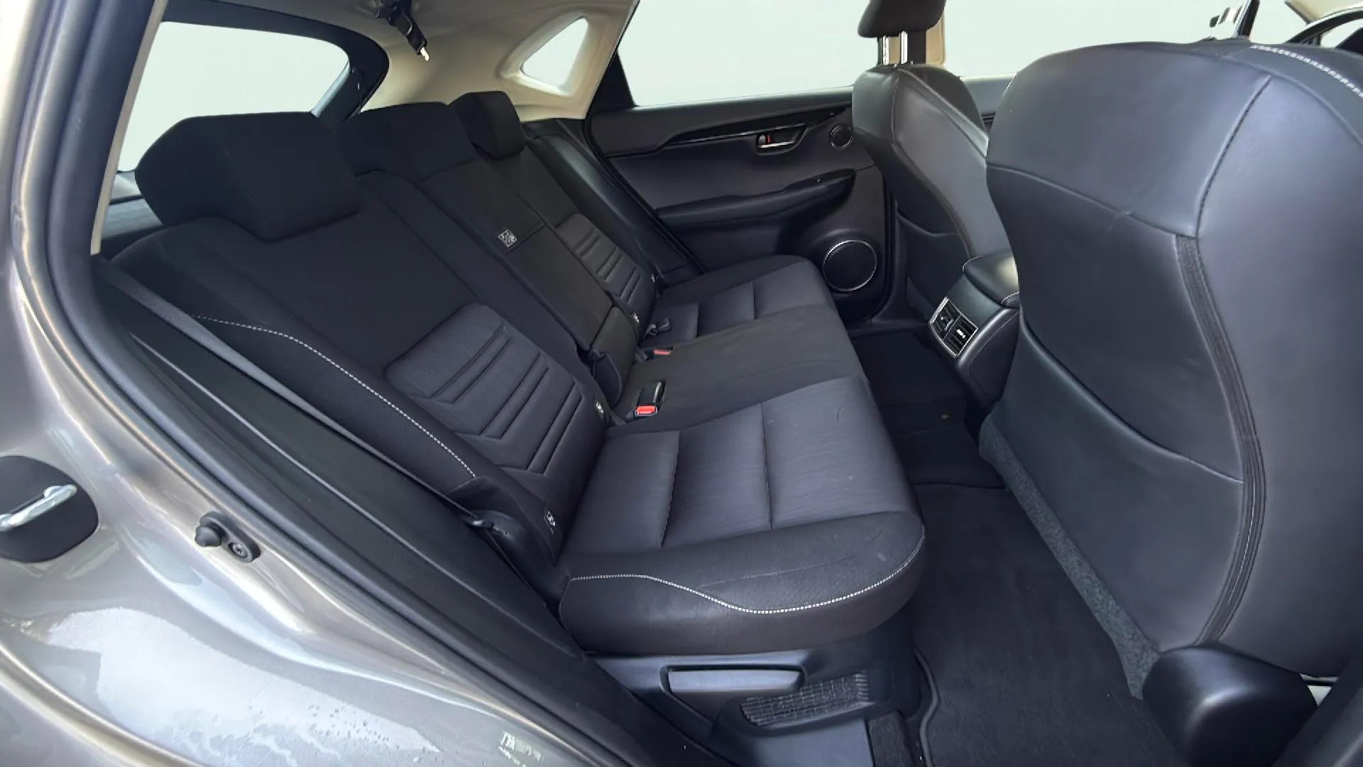 Lexus NX 2.5 300h Business 2WD - foto 28
