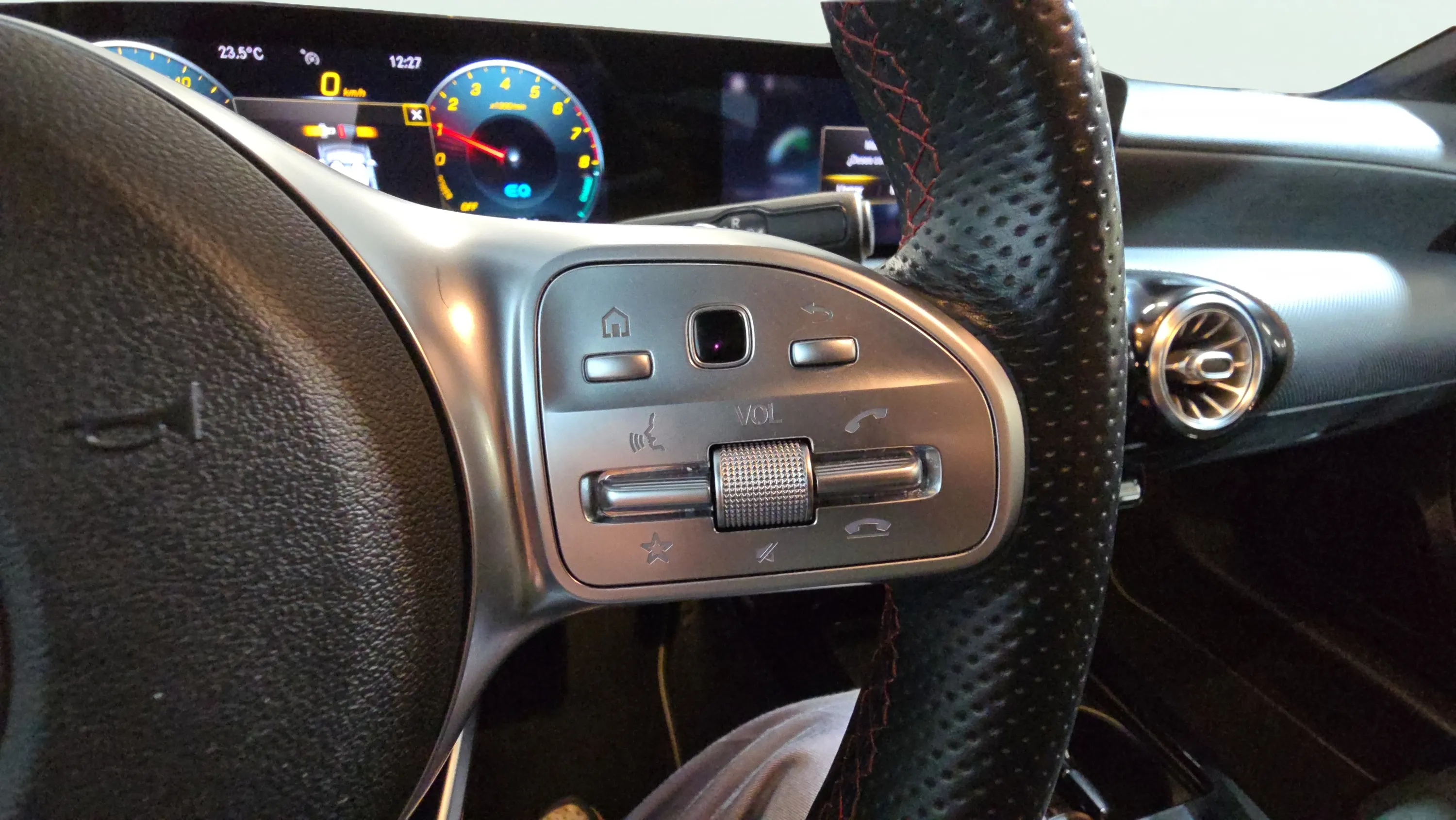 Mercedes-Benz Clase A Sedán A 250 e - foto 13