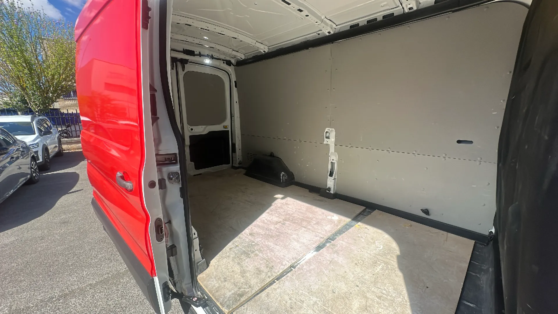 Ford Transit 310 L2H2 Van Ambiente Delantera - foto 11