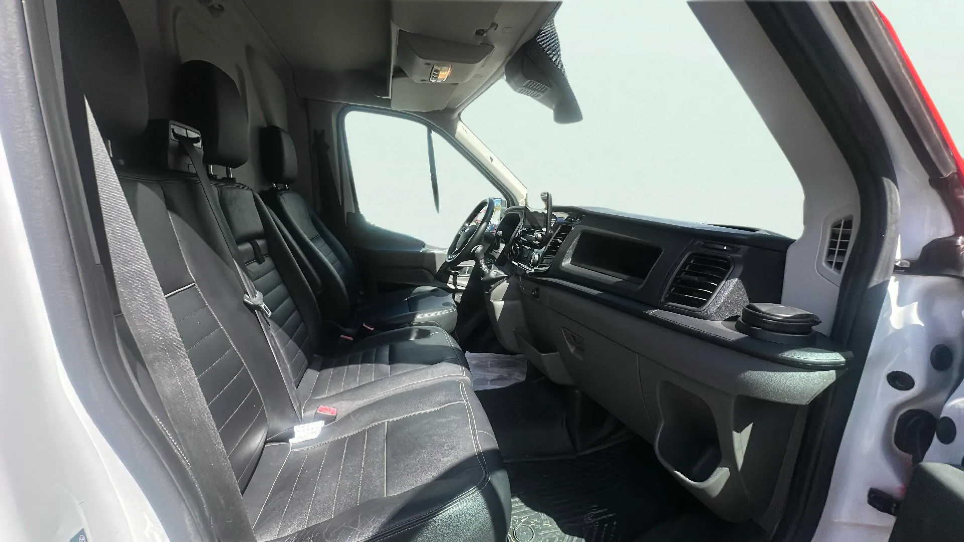 Ford Transit 310 L2H2 Van Ambiente Delantera - foto 19
